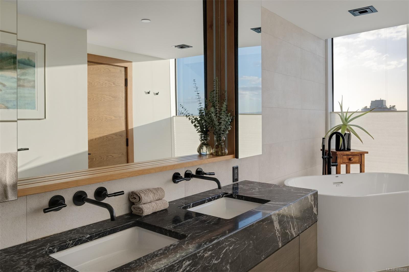 989 Johnson St # 1702