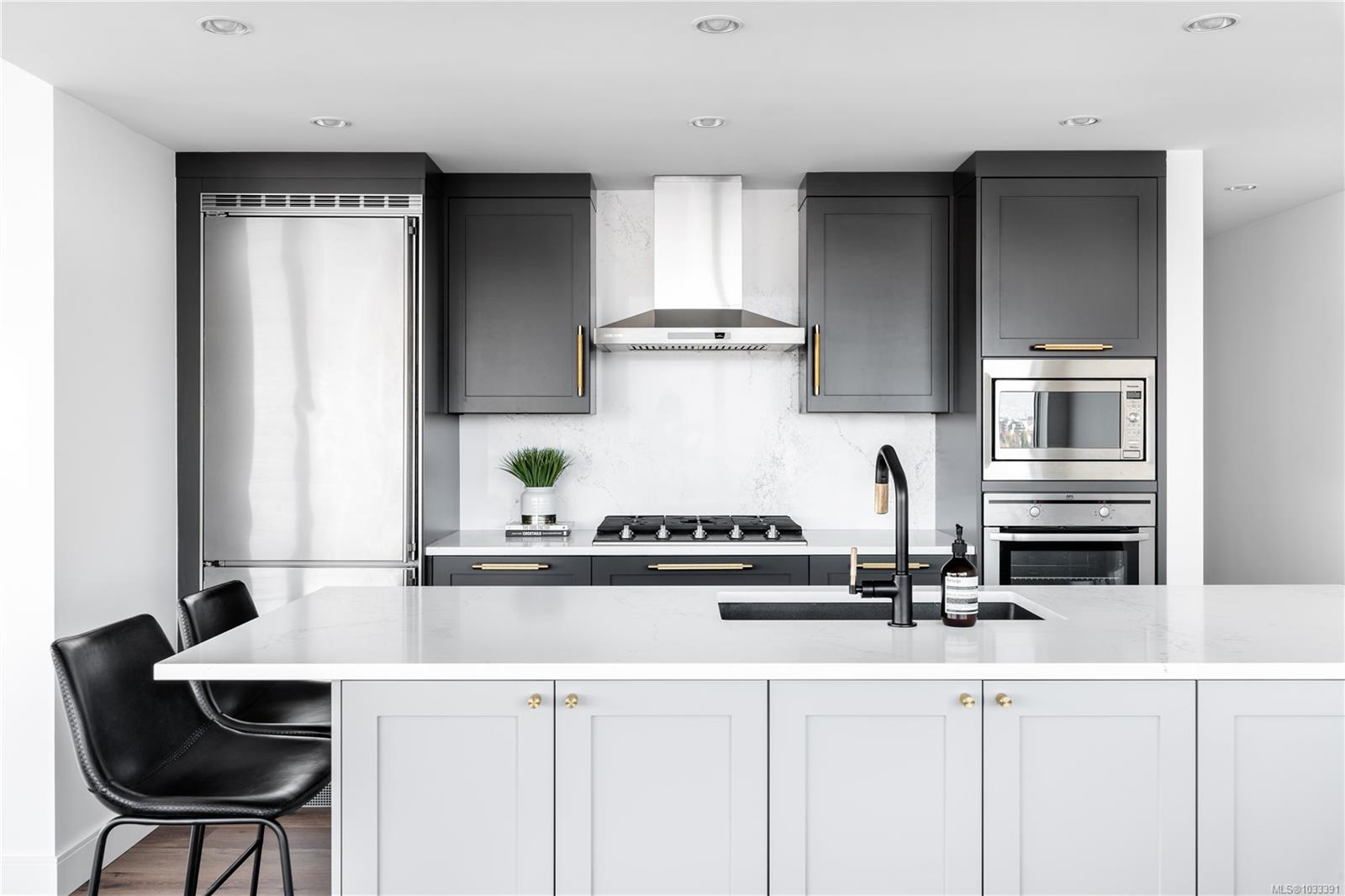 707 Courtney St # 1105