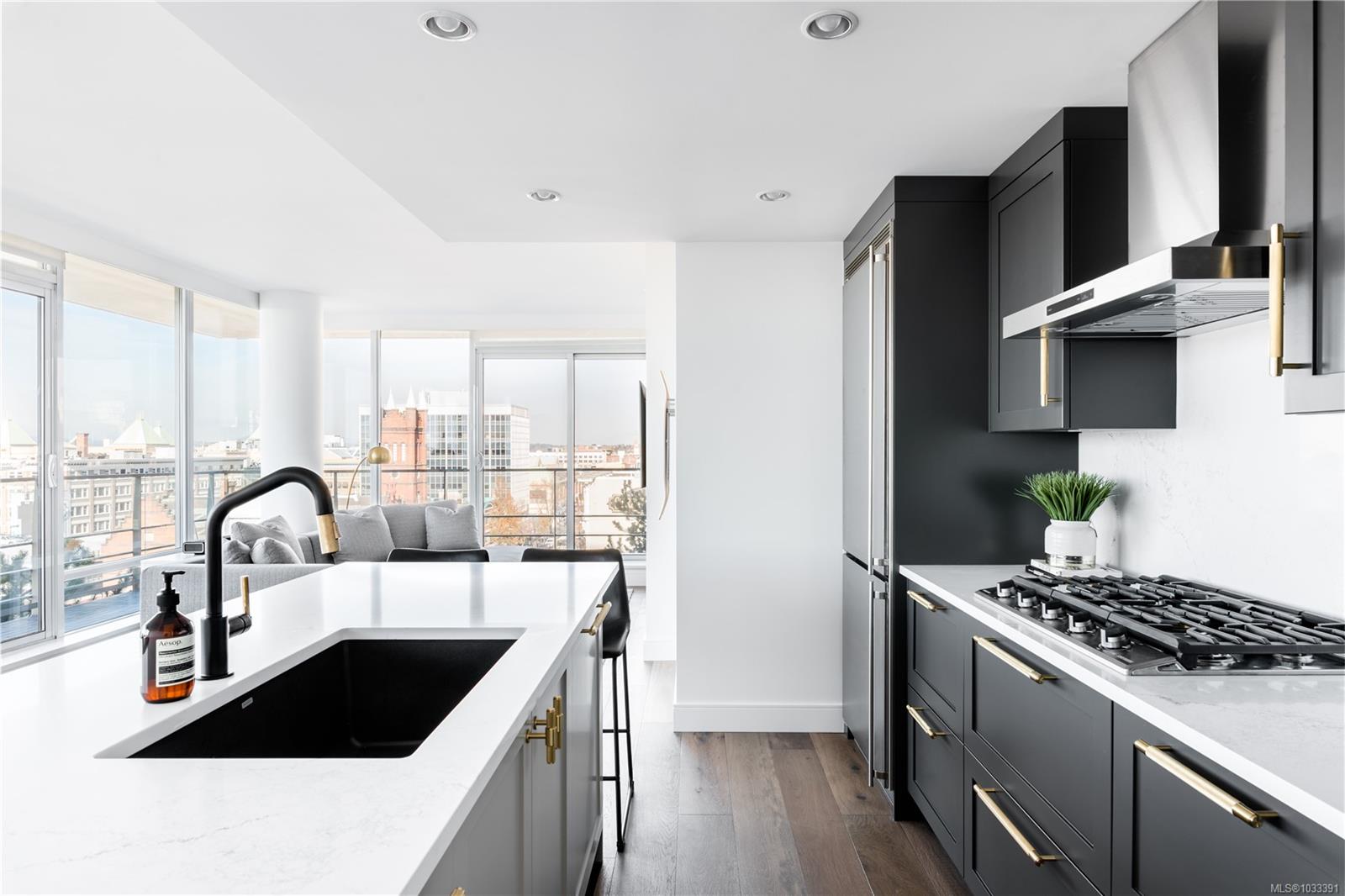 707 Courtney St # 1105