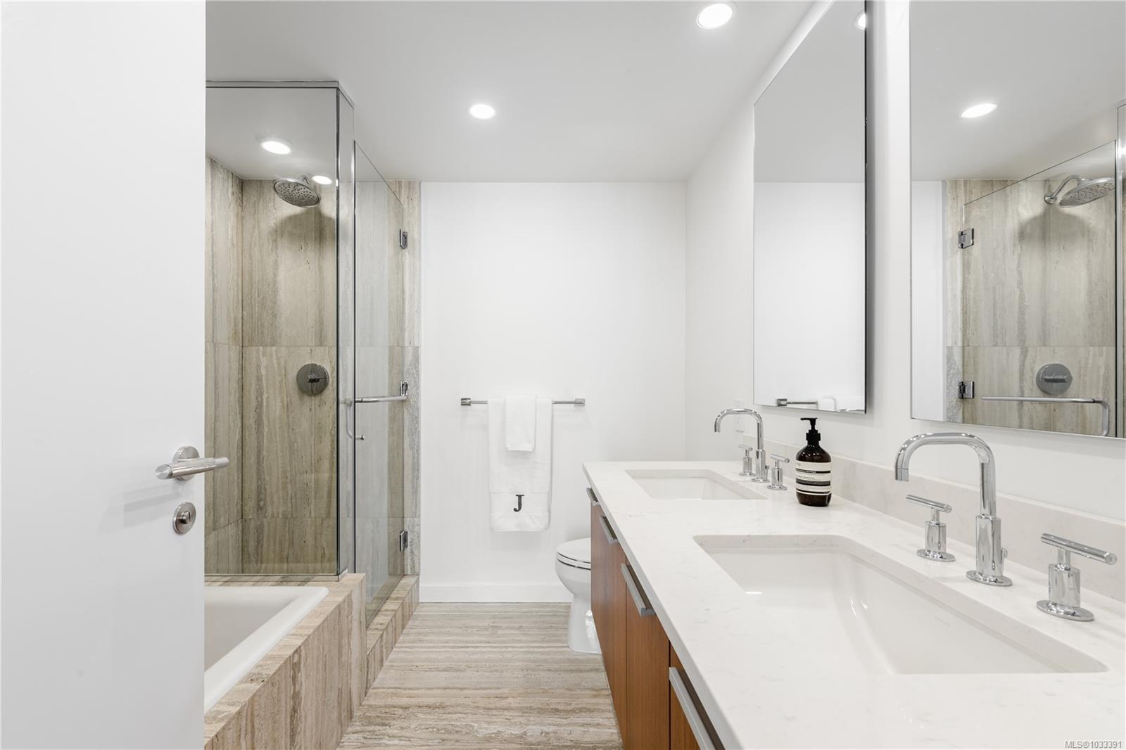 707 Courtney St # 1105