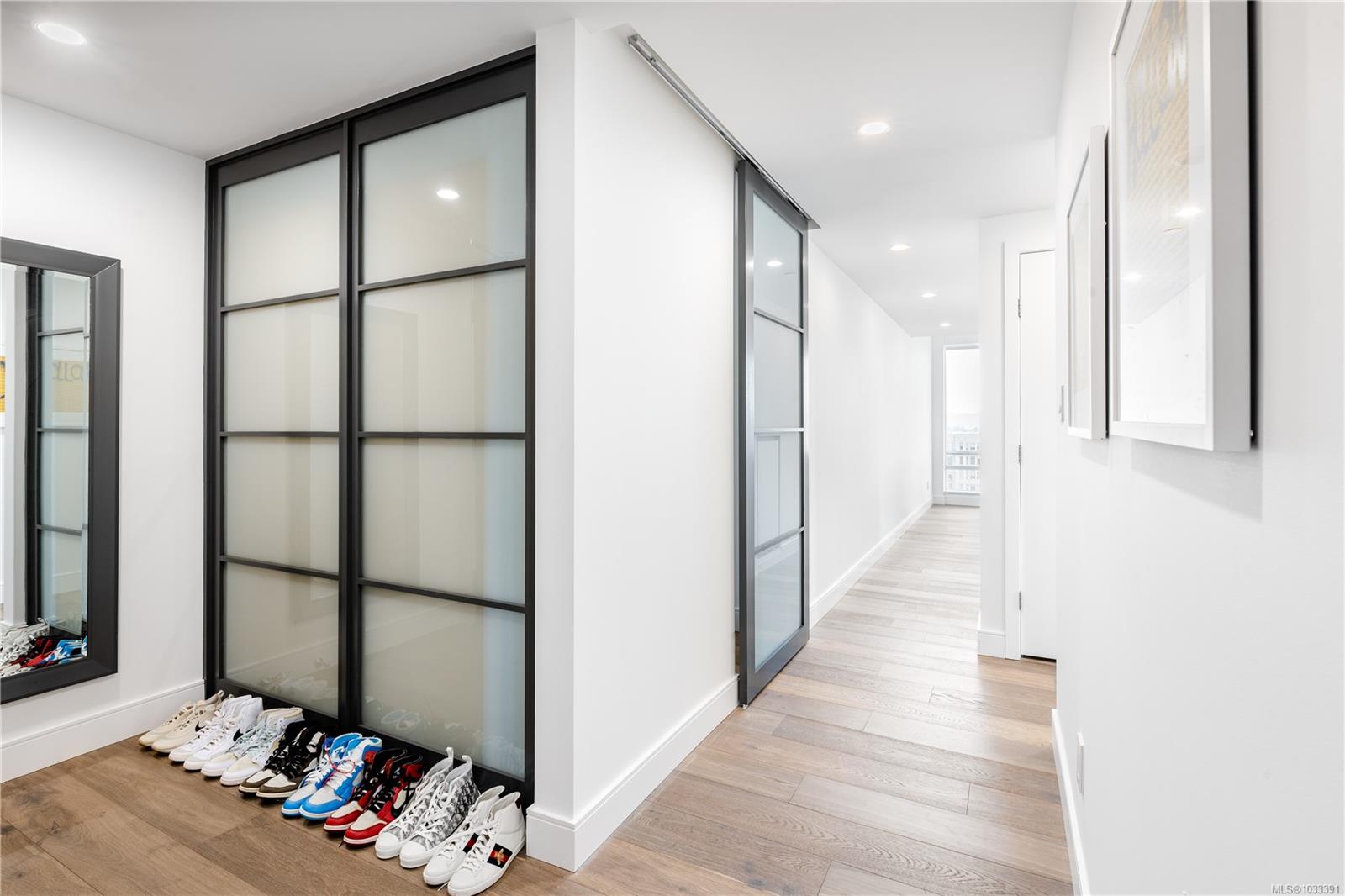 707 Courtney St # 1105