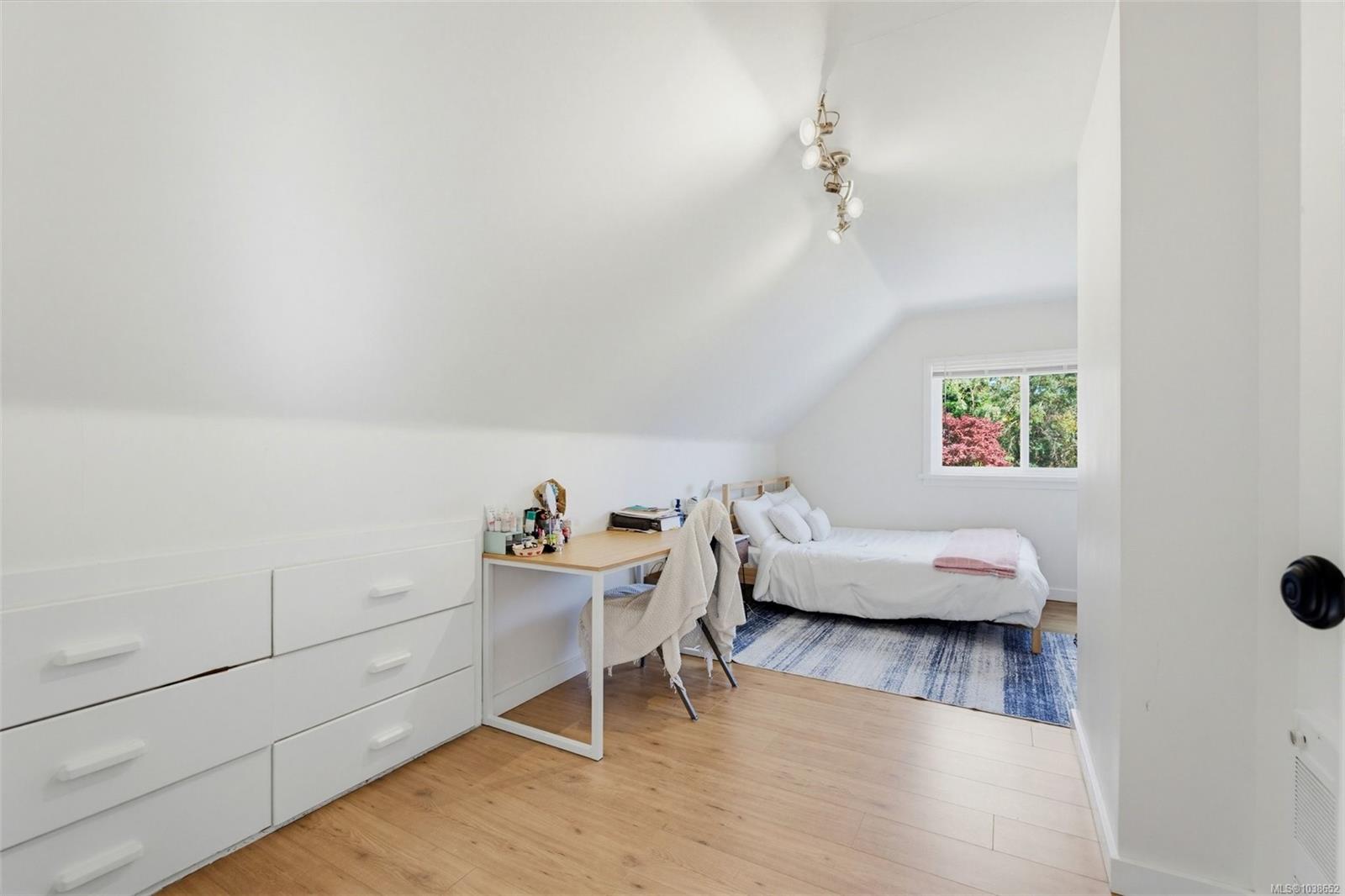 1161 Clovelly Terr