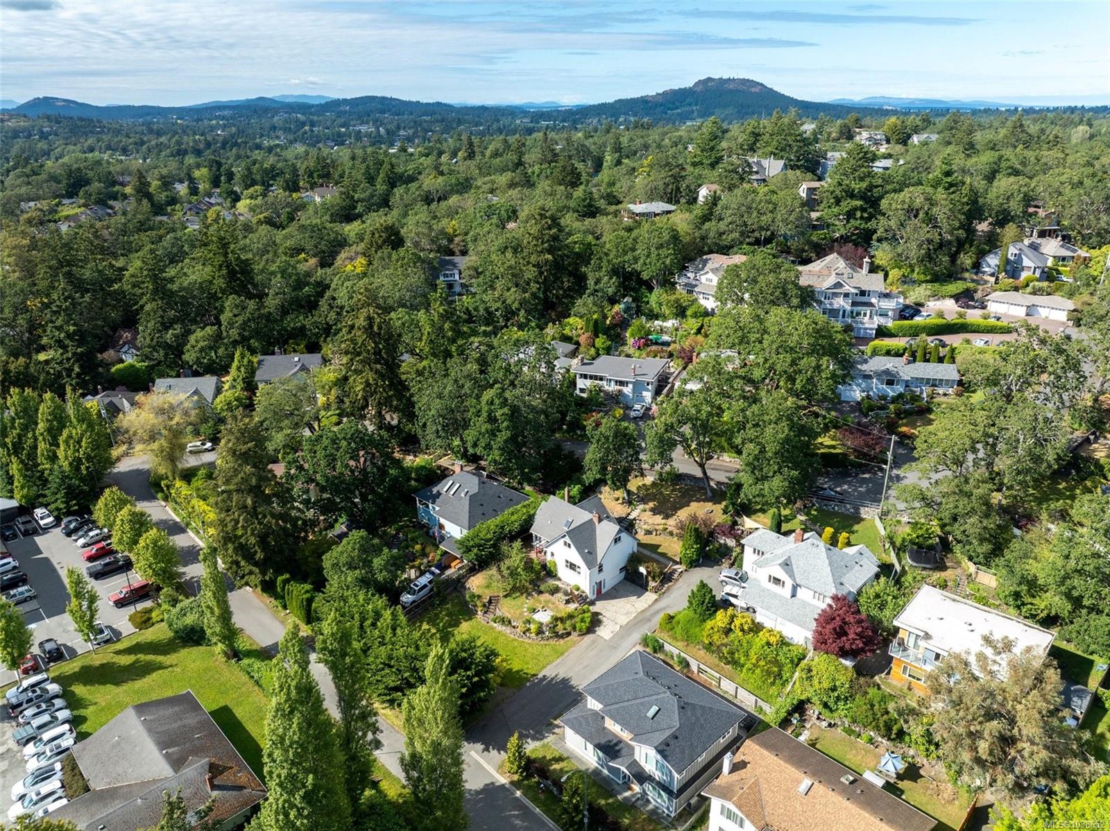 1161 Clovelly Terr