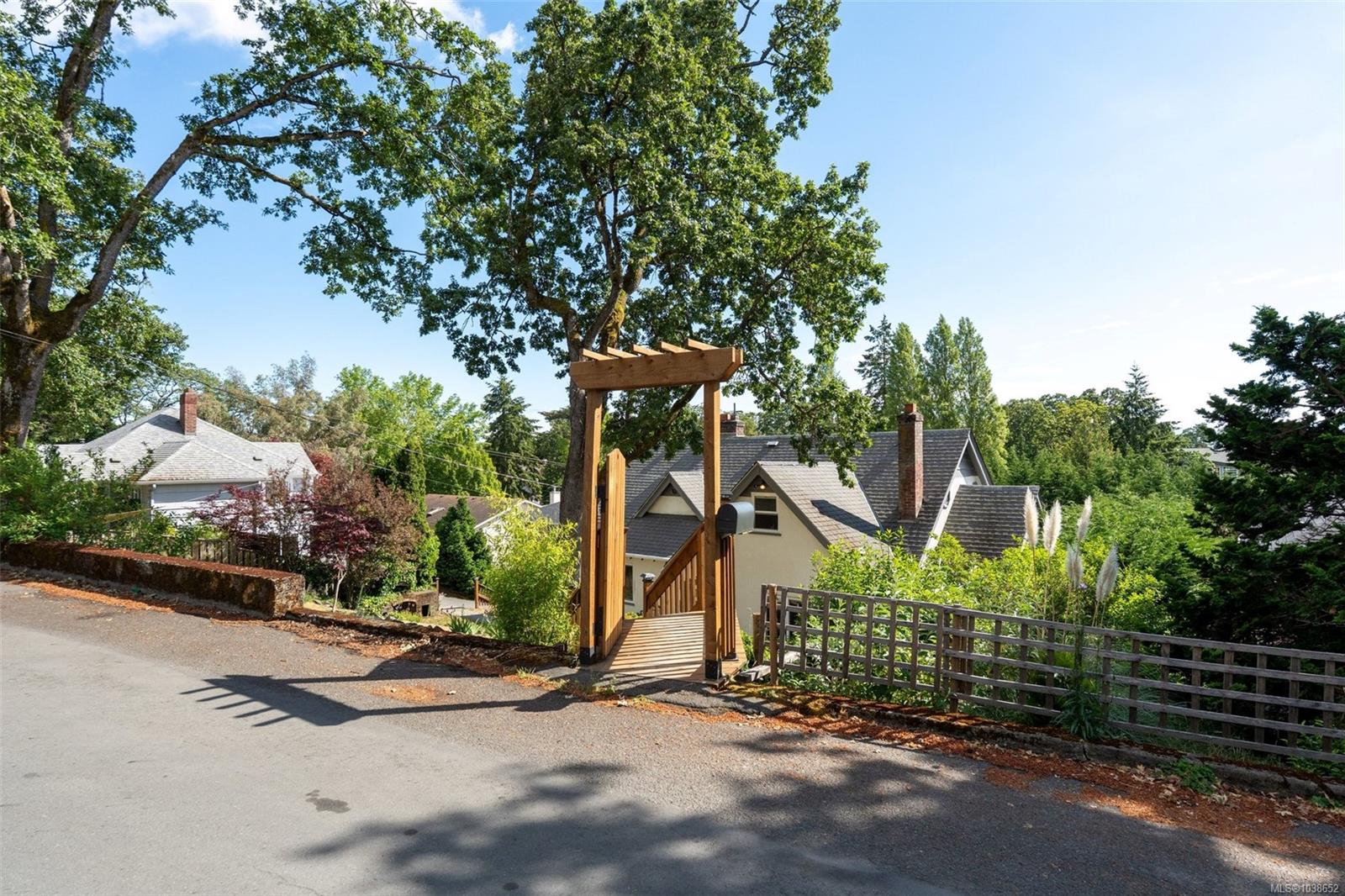 1161 Clovelly Terr