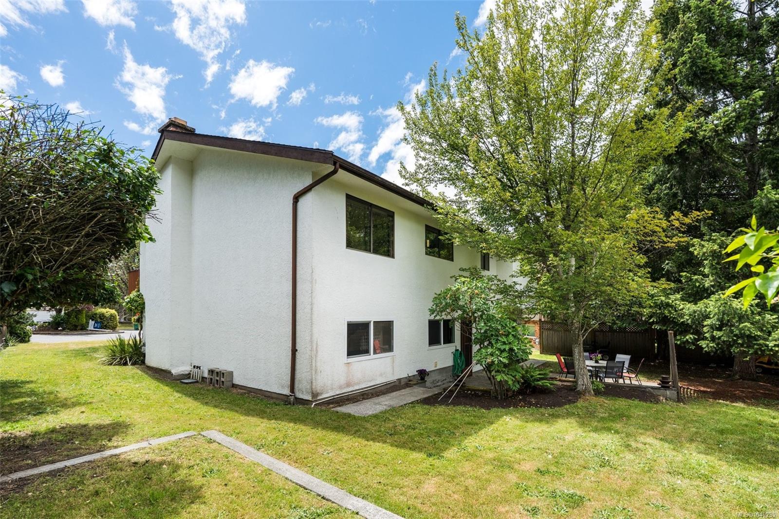 1655 Hybury Pl
