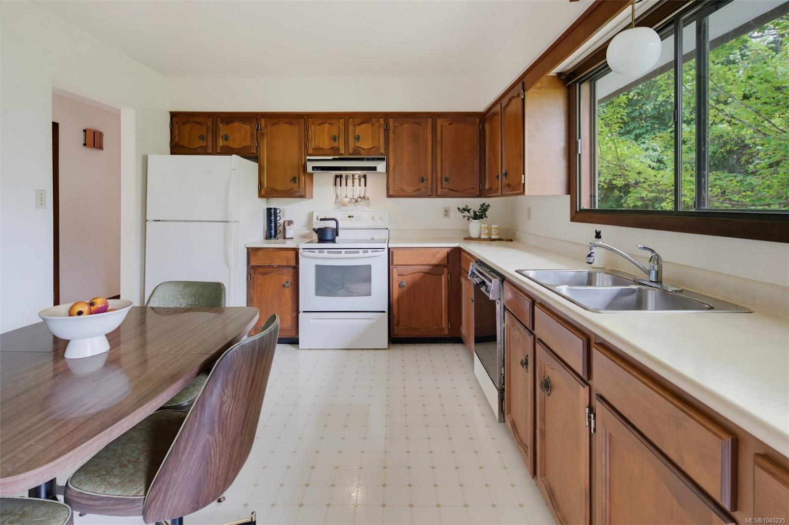 1655 Hybury Pl