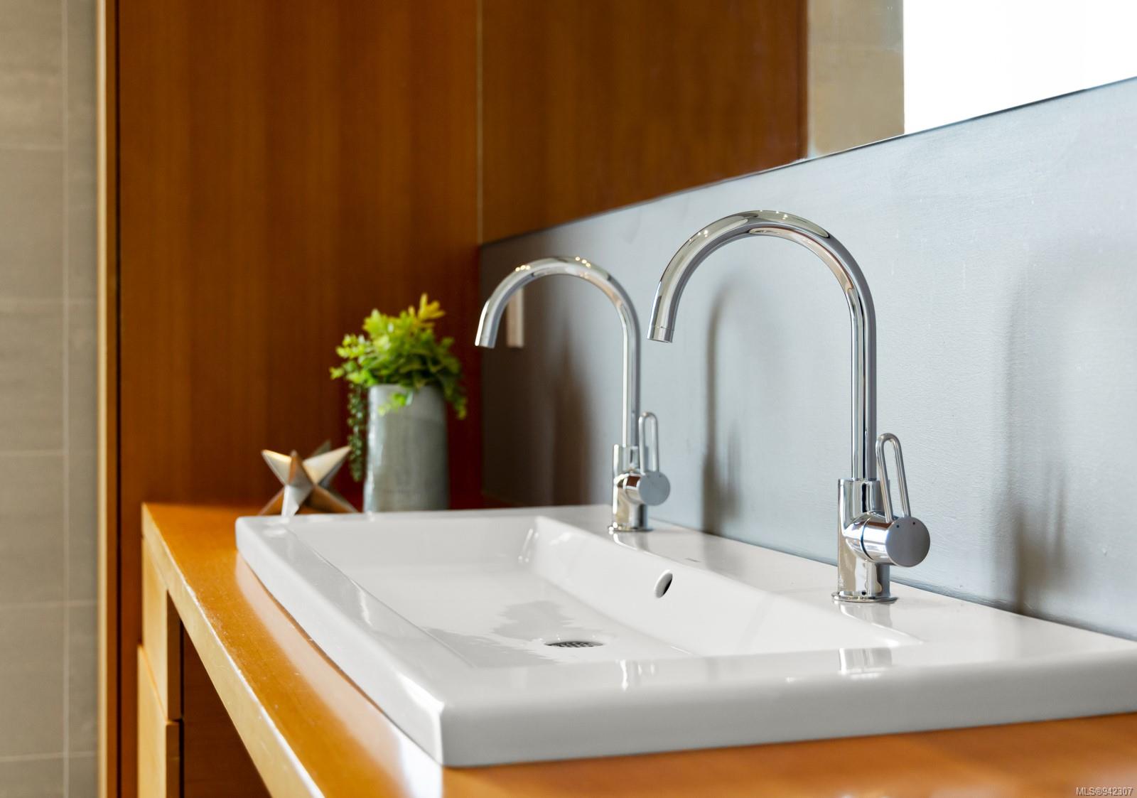 732 Broughton St Unit: 602