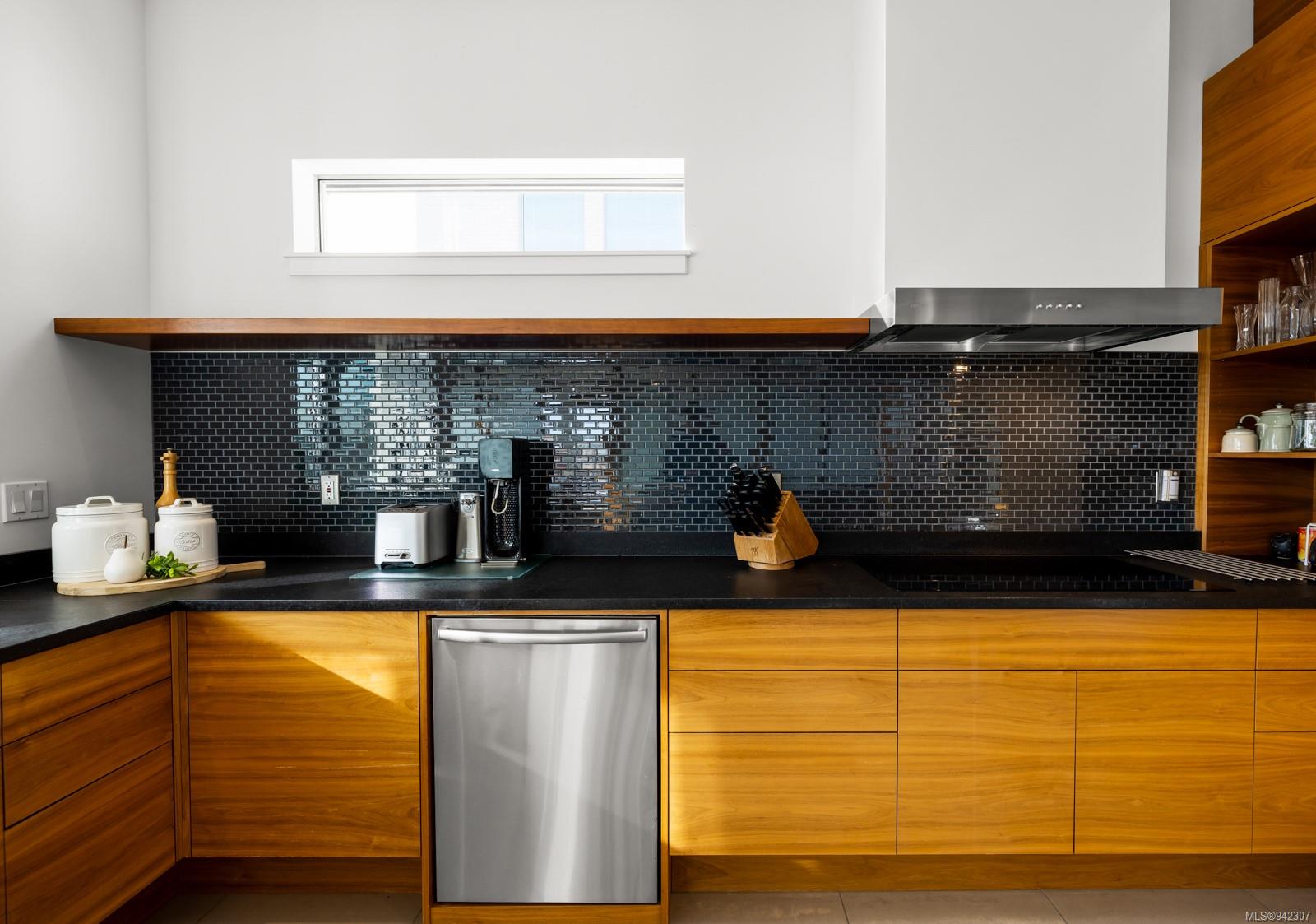 732 Broughton St Unit: 602