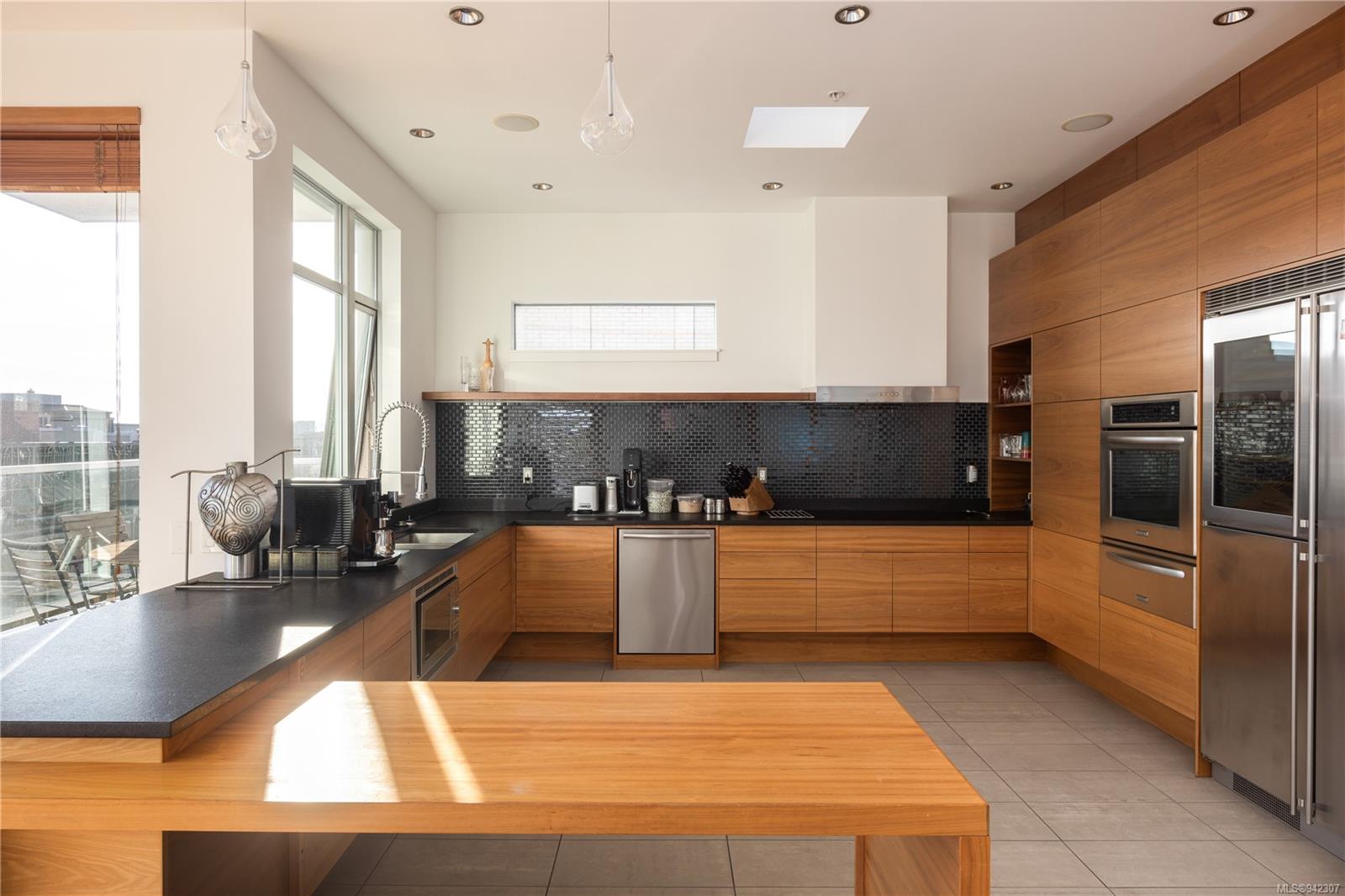 732 Broughton St Unit: 602