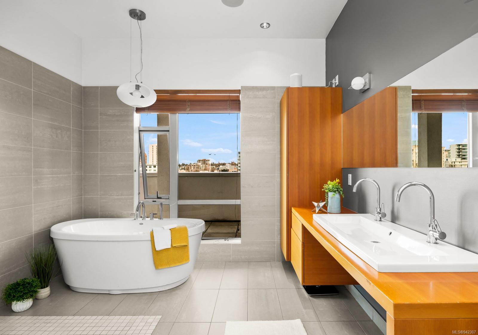 732 Broughton St Unit: 602