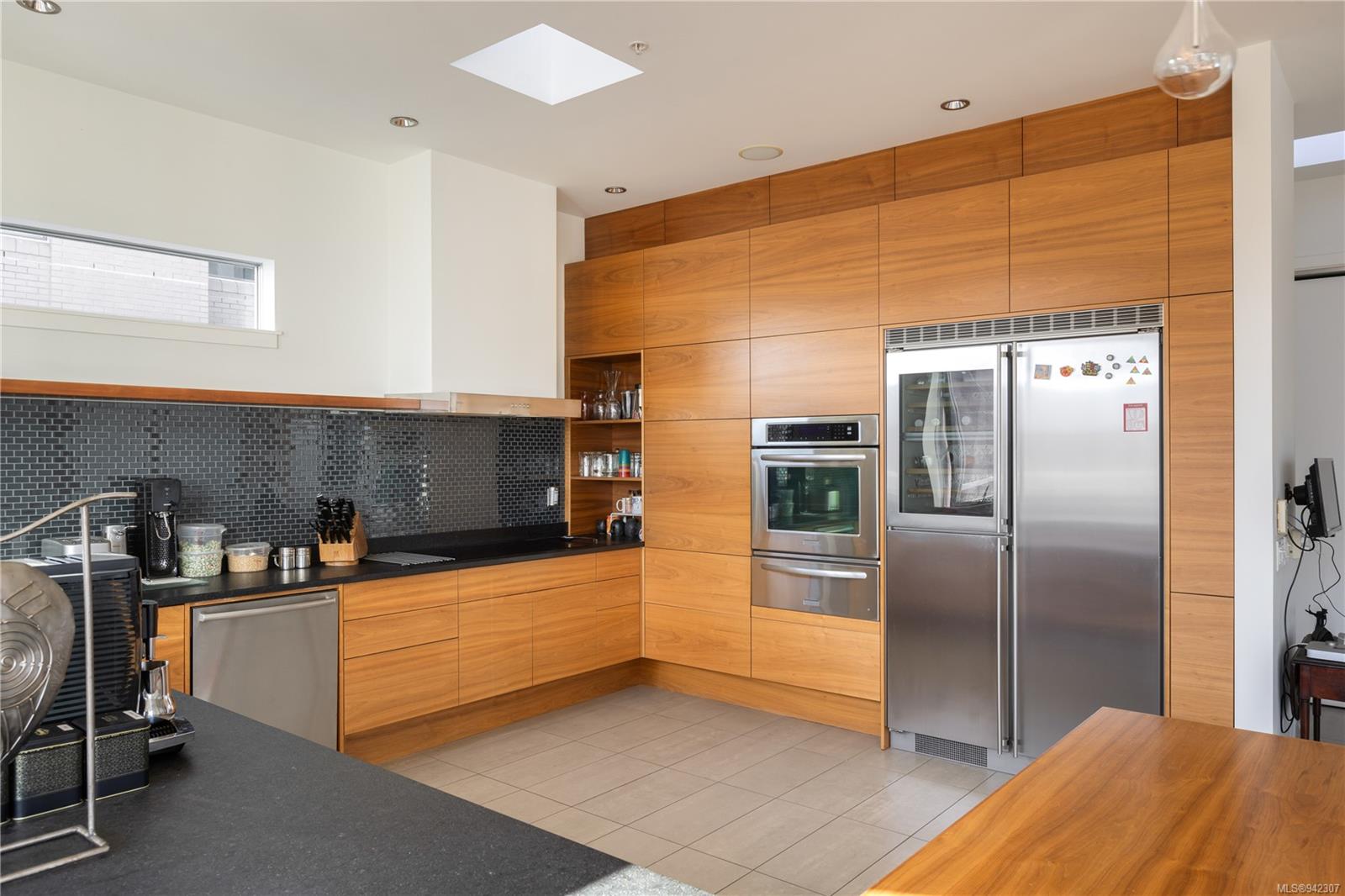 732 Broughton St Unit: 602