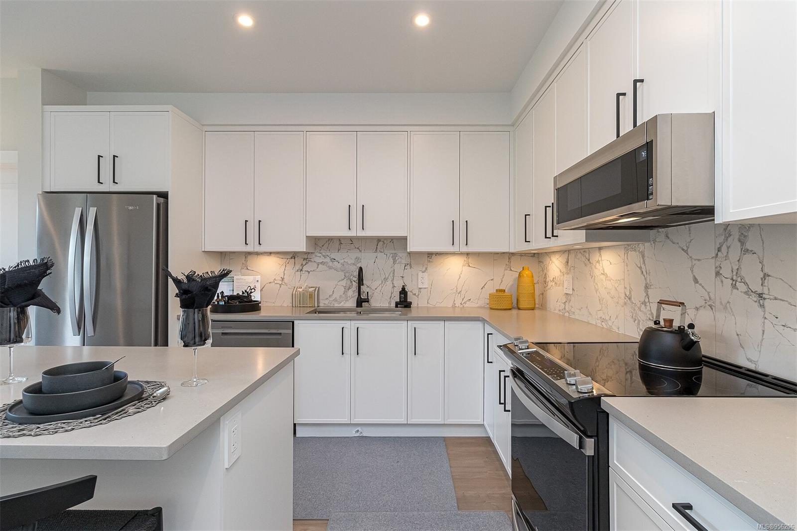 1361 Goldstream Ave # 207