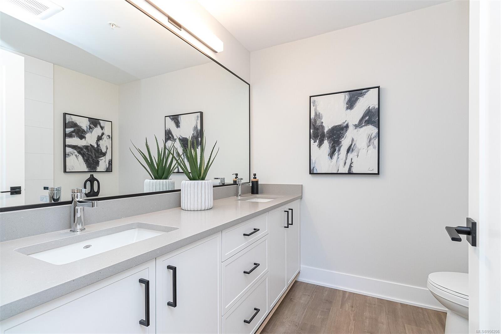 1361 Goldstream Ave # 207