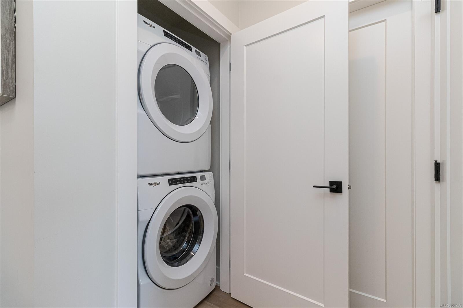 1361 Goldstream Ave # 207