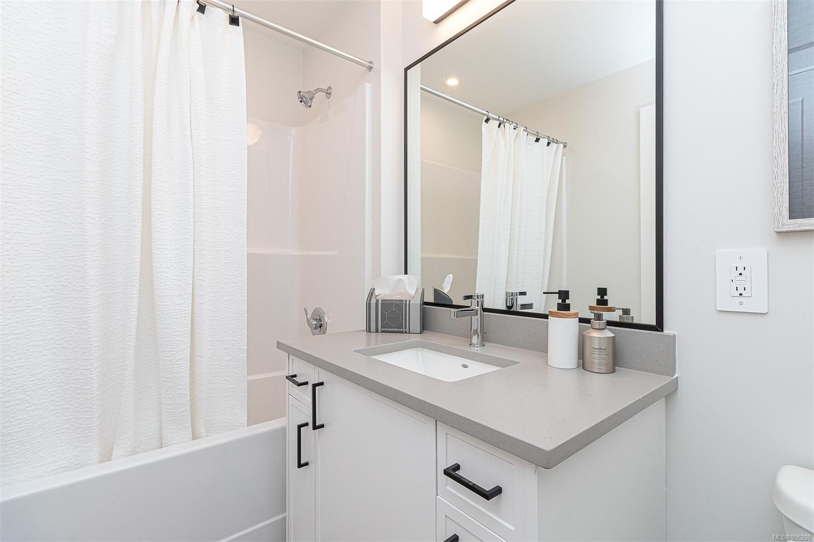 1361 Goldstream Ave # 207