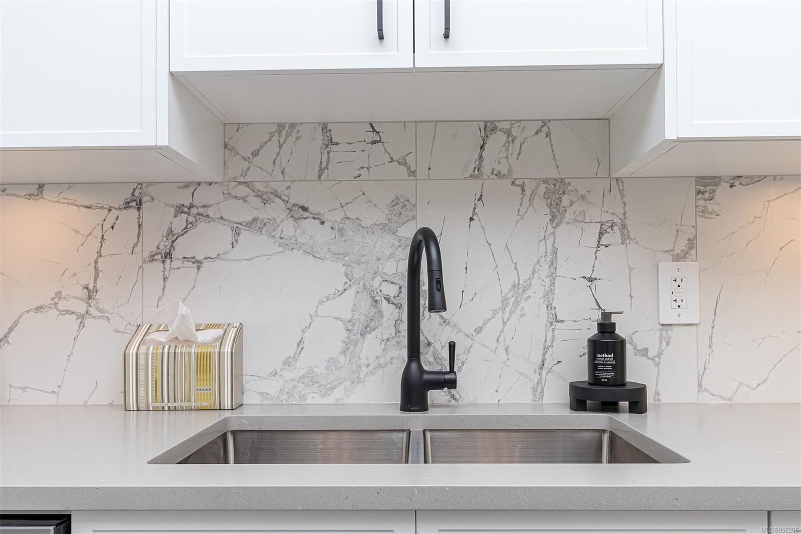 1361 Goldstream Ave # 207