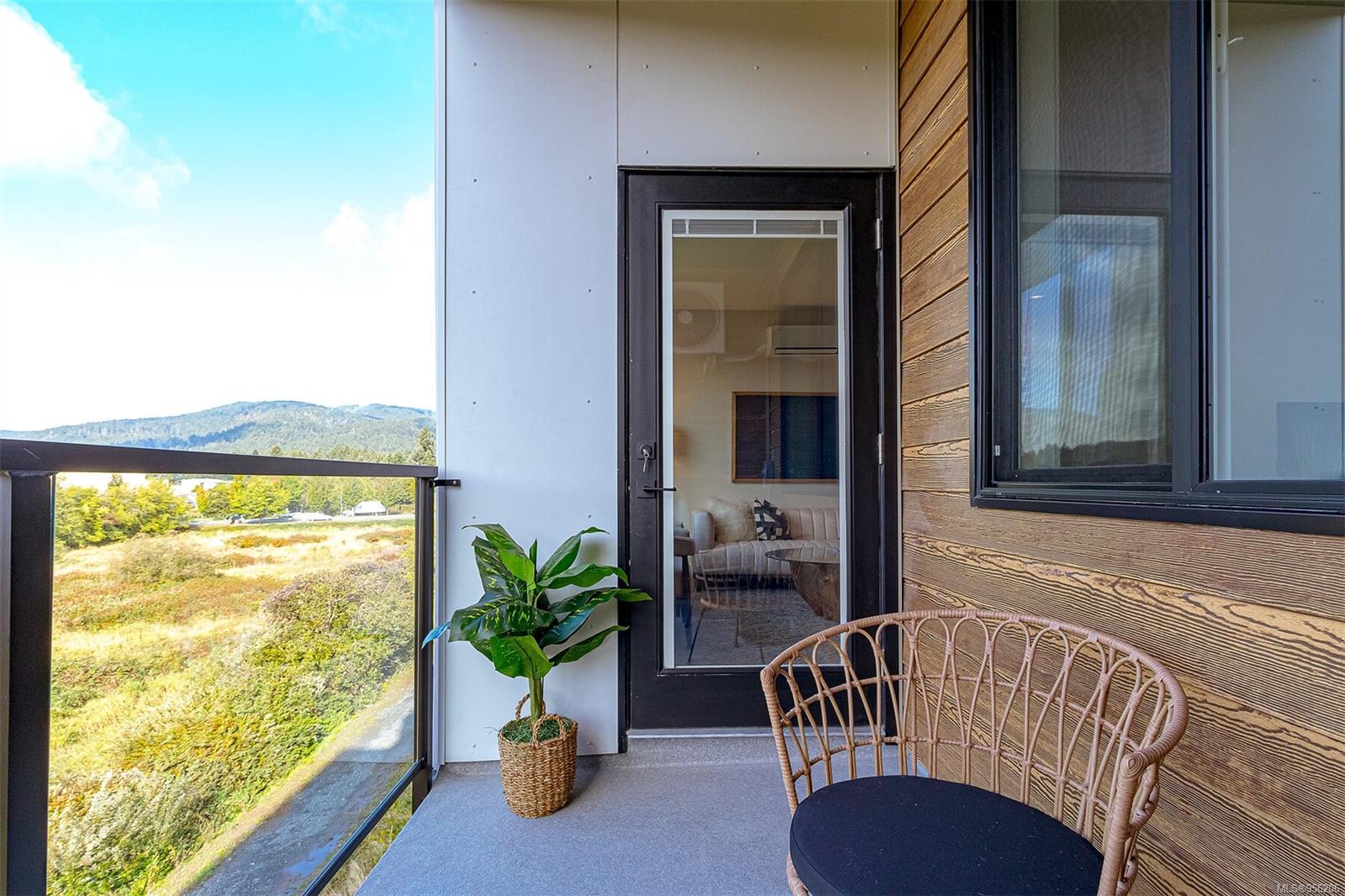 1361 Goldstream Ave # 207