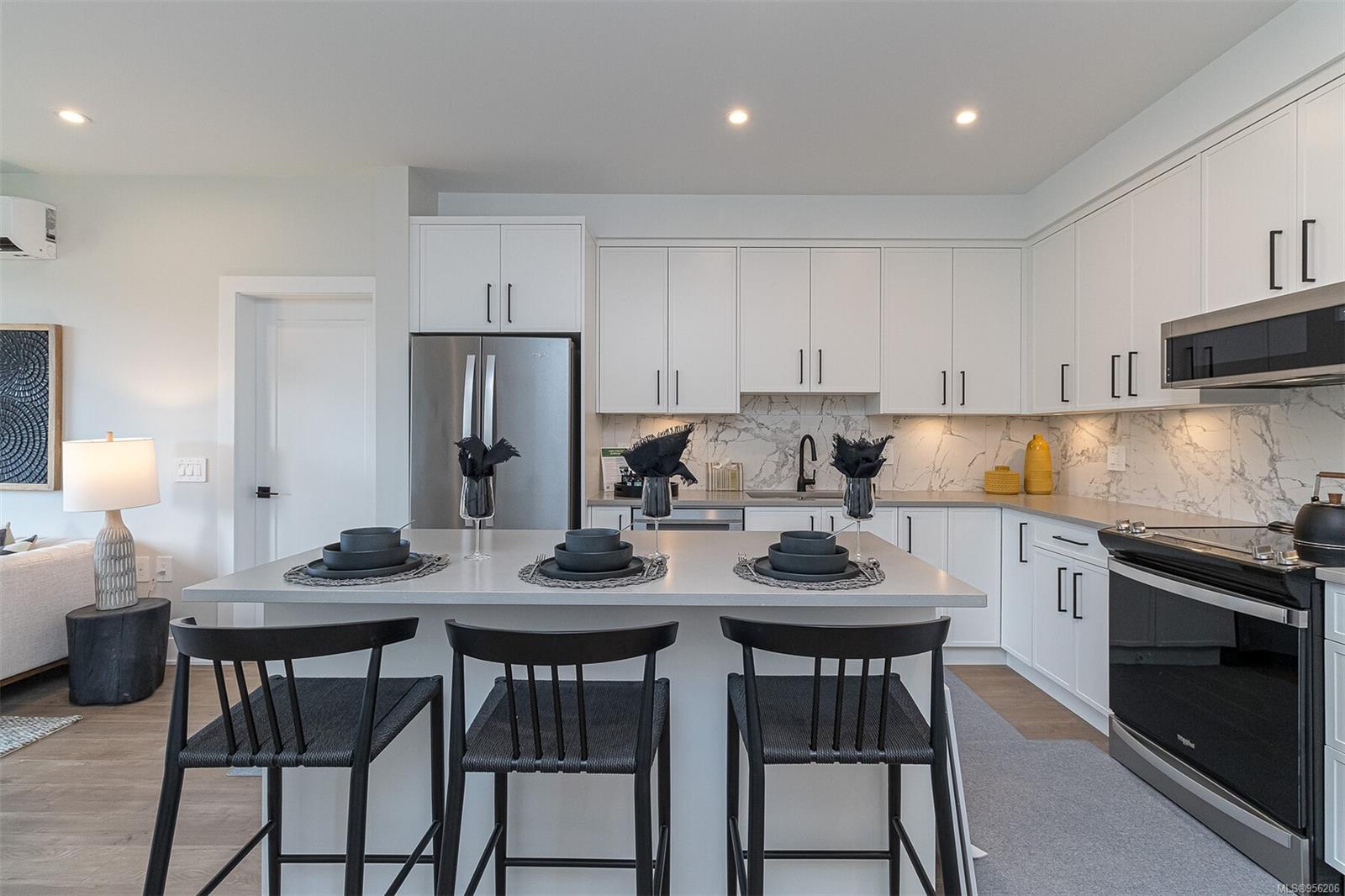 1361 Goldstream Ave # 207