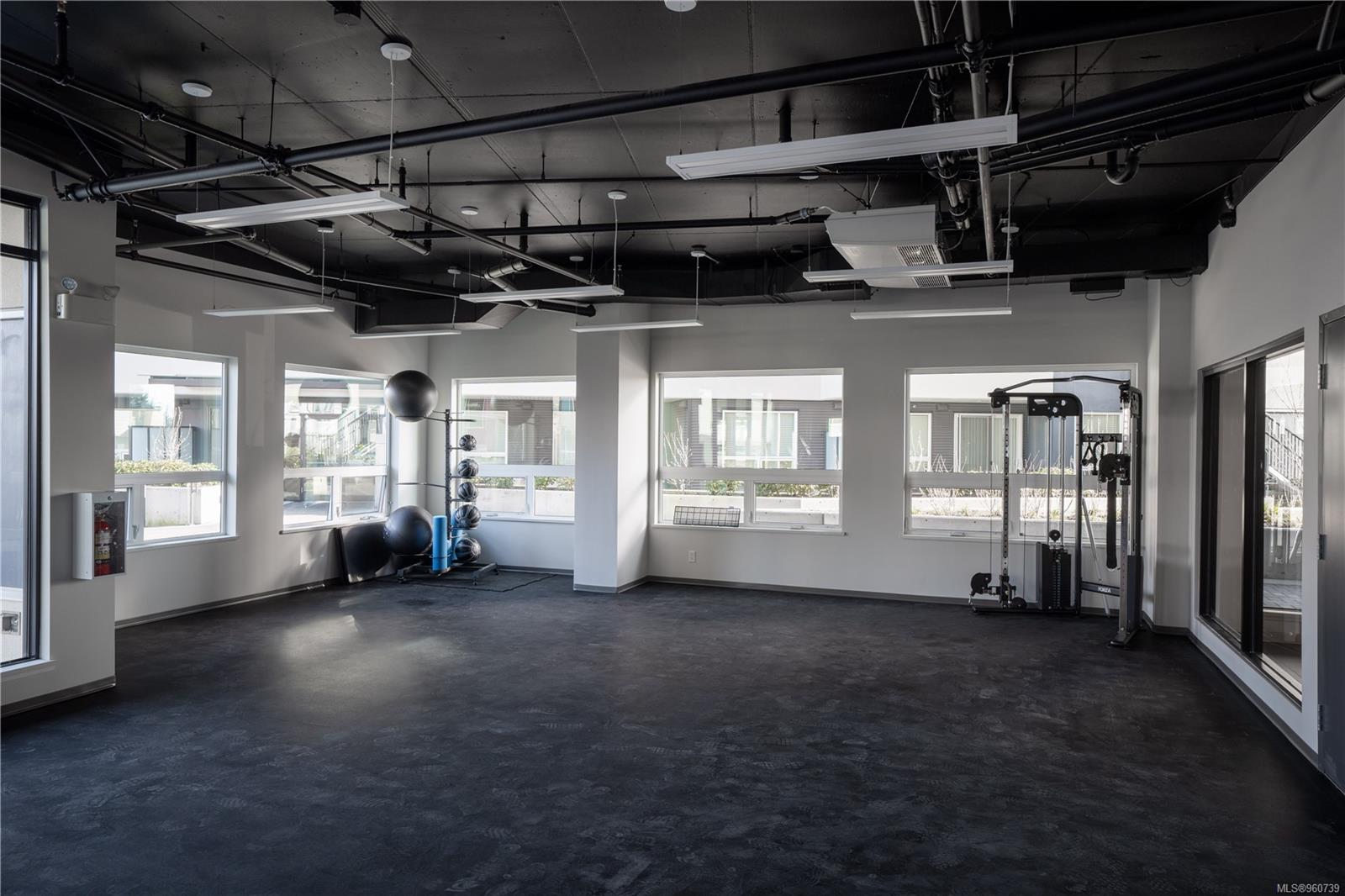 947 Whirlaway Cres # 404