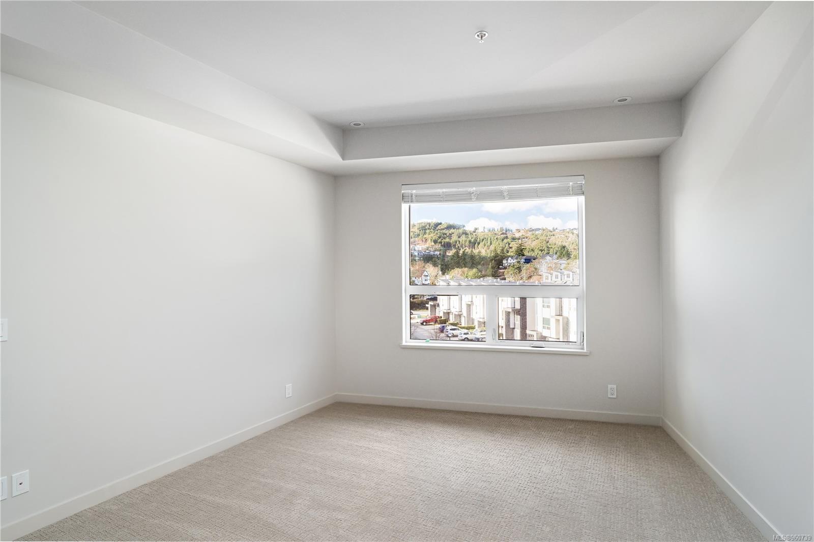 947 Whirlaway Cres # 404