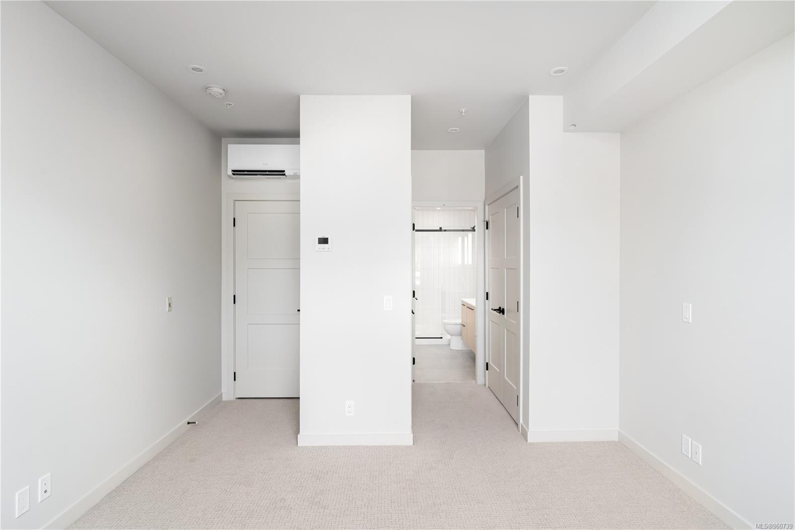 947 Whirlaway Cres # 404