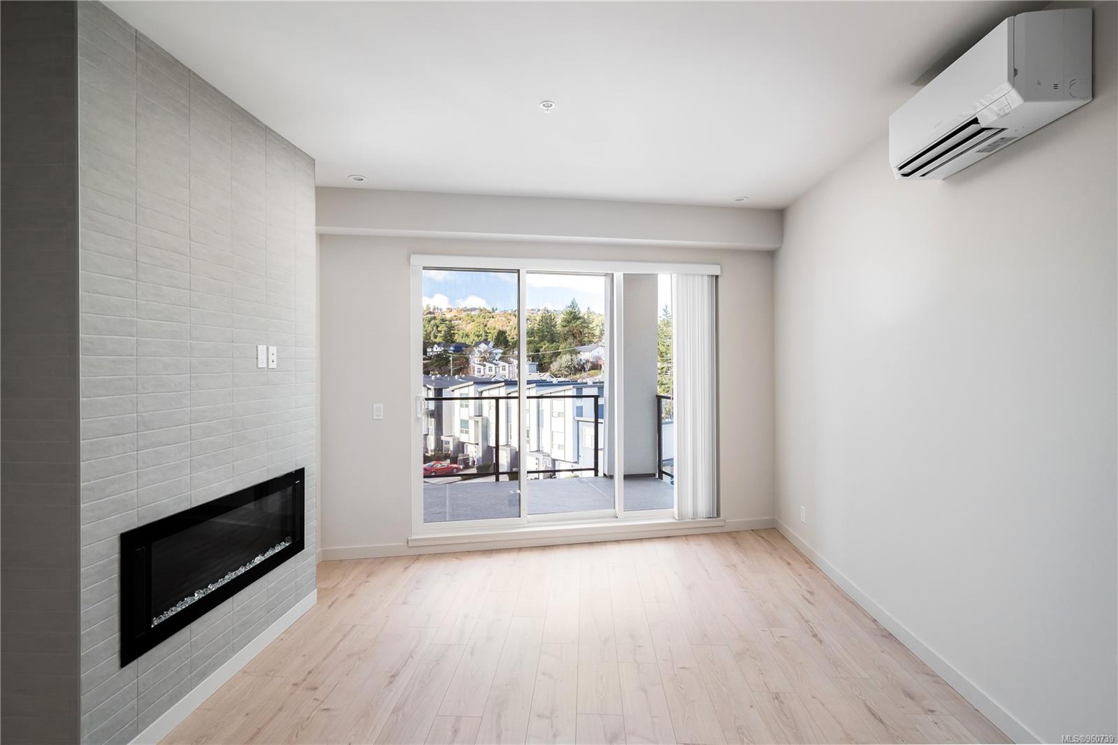 947 Whirlaway Cres # 404