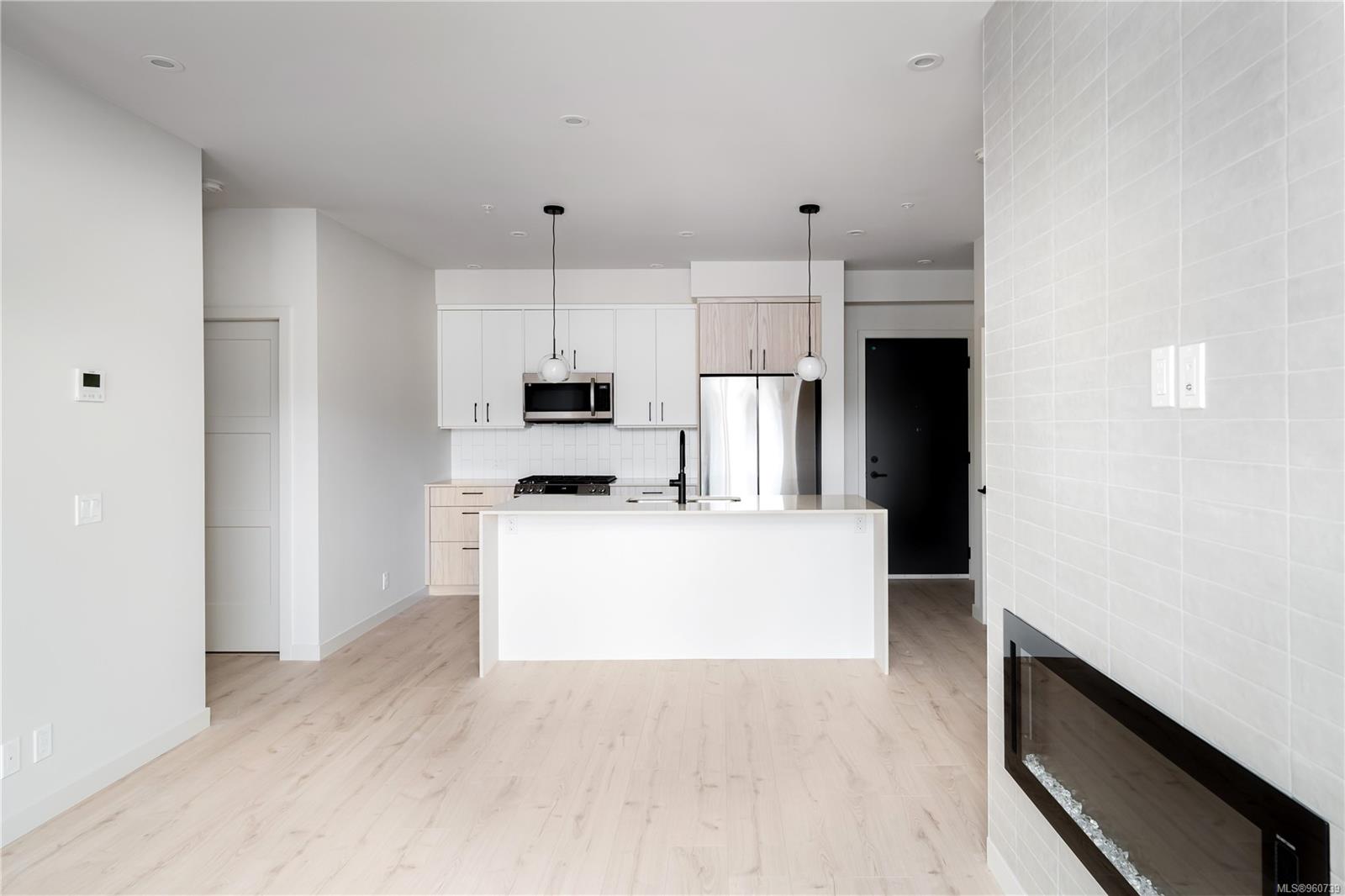 947 Whirlaway Cres # 404