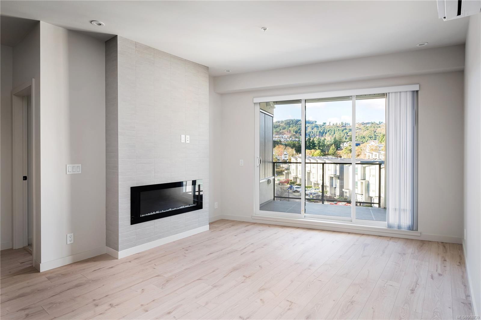 947 Whirlaway Cres # 404