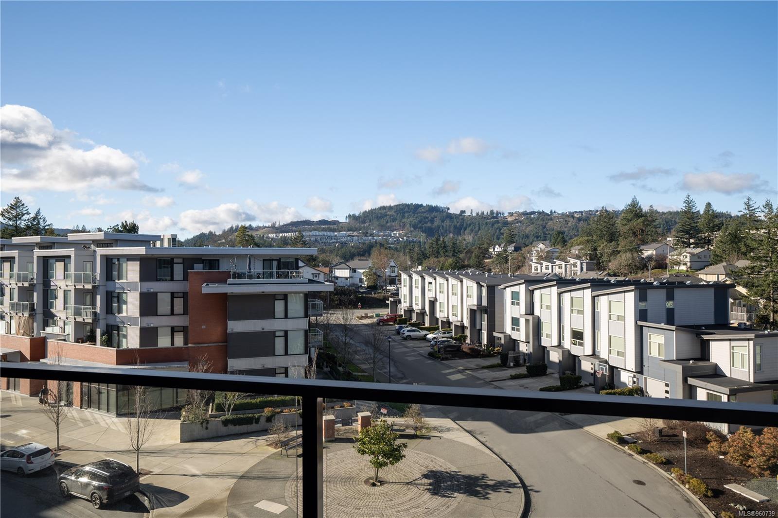 947 Whirlaway Cres # 404