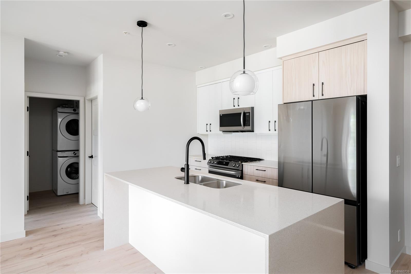 947 Whirlaway Cres # 404