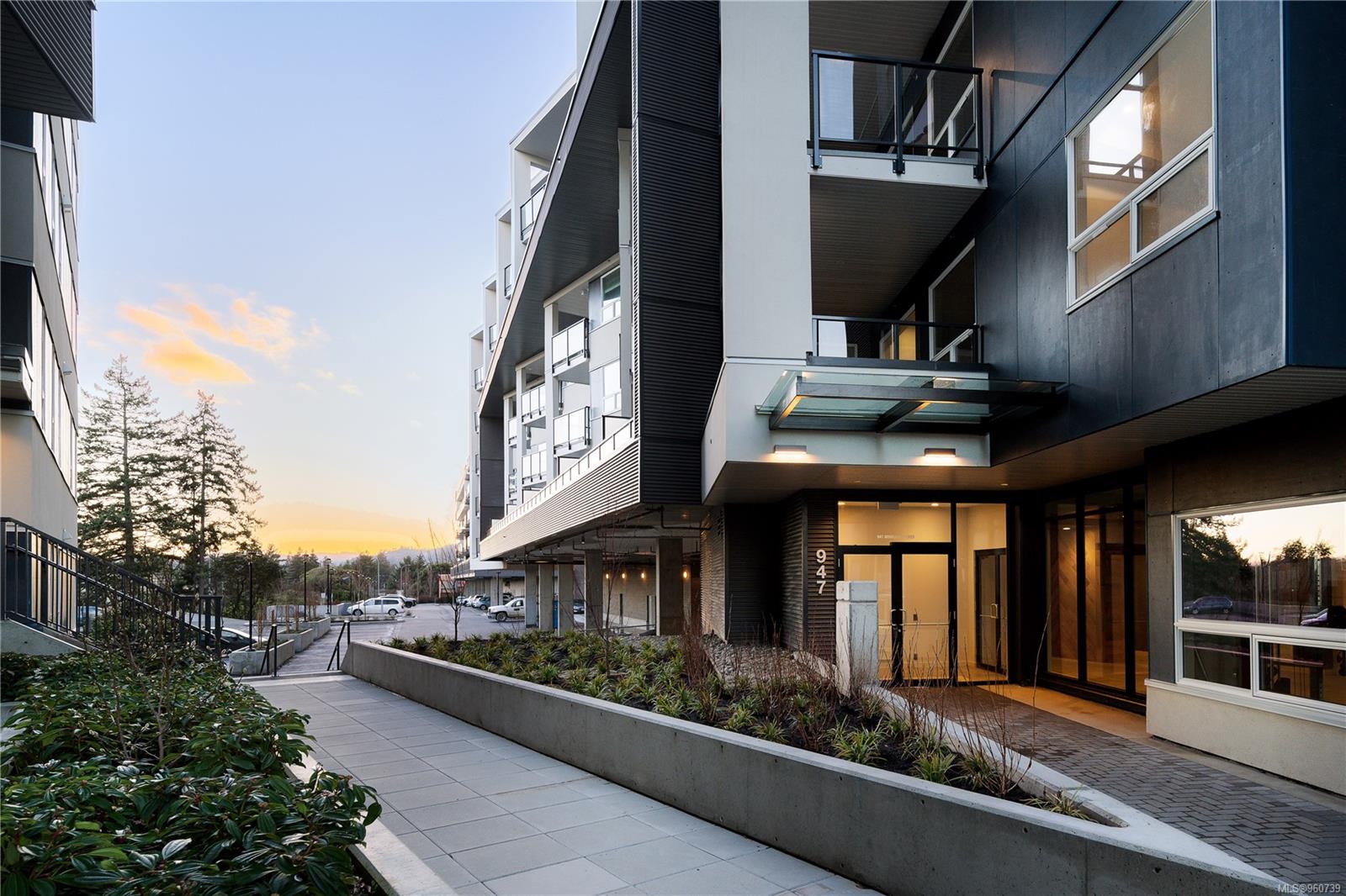 947 Whirlaway Cres # 404