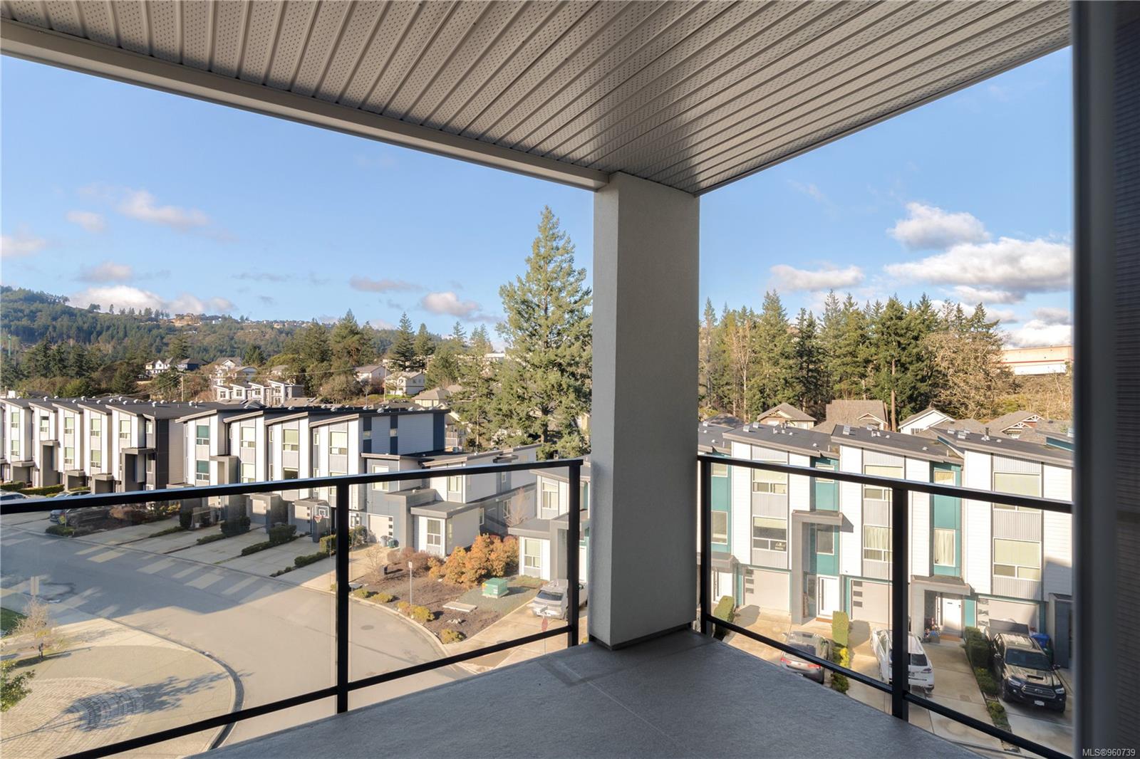 947 Whirlaway Cres # 404