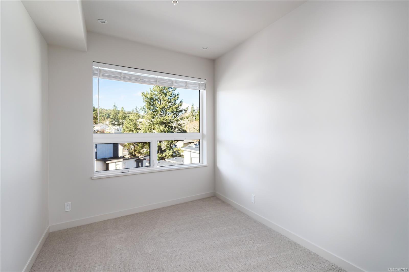 947 Whirlaway Cres # 404