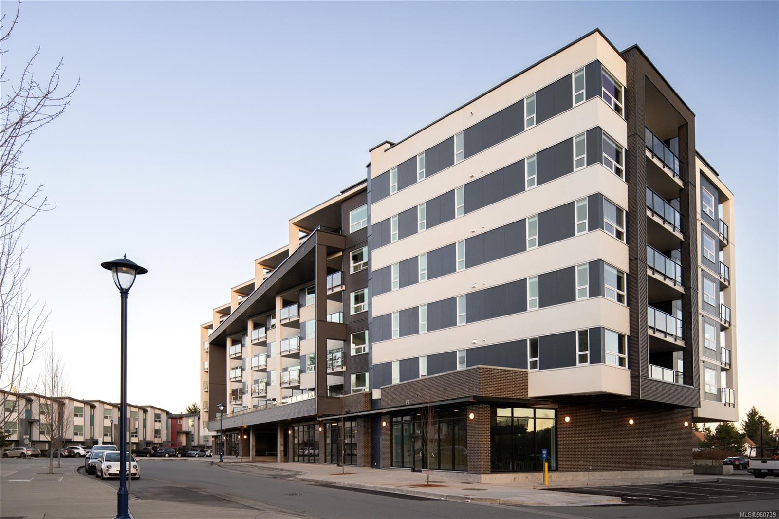 947 Whirlaway Cres # 404