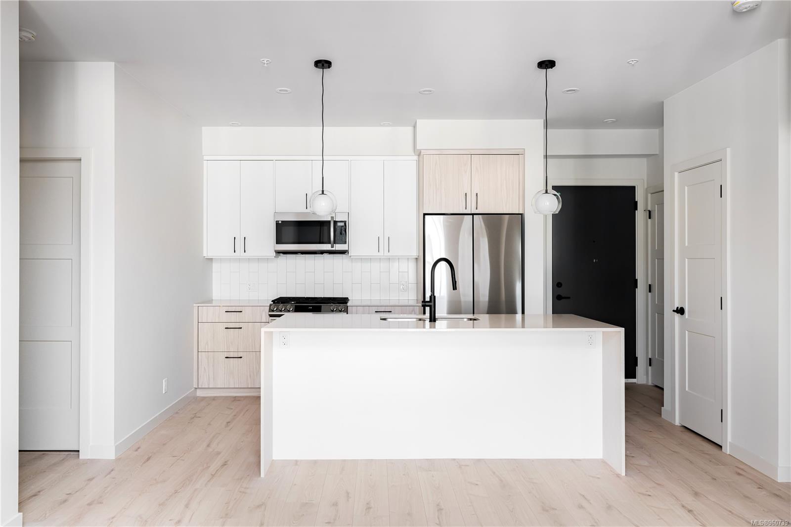 947 Whirlaway Cres # 404