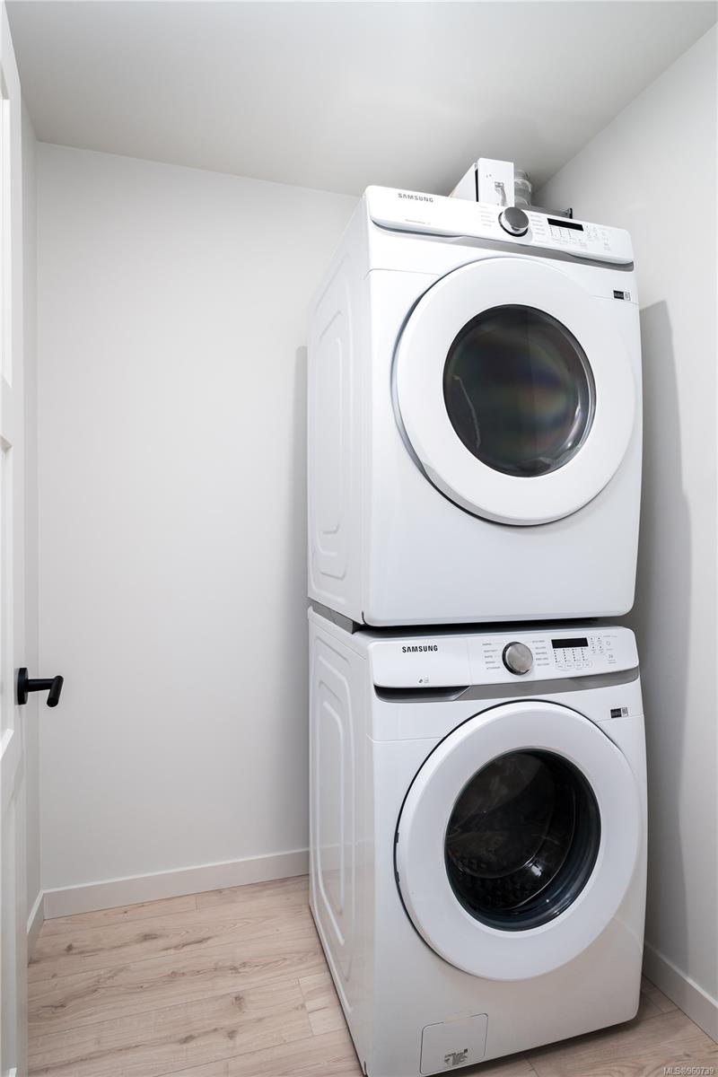 947 Whirlaway Cres # 404