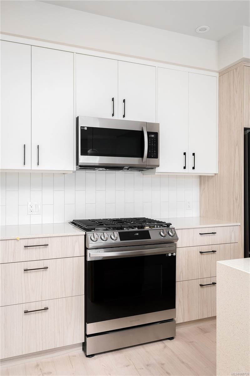 947 Whirlaway Cres # 404