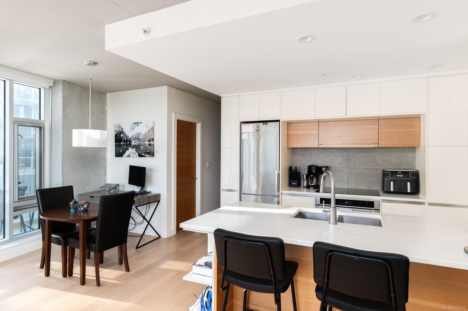 989 Johnson St # 809