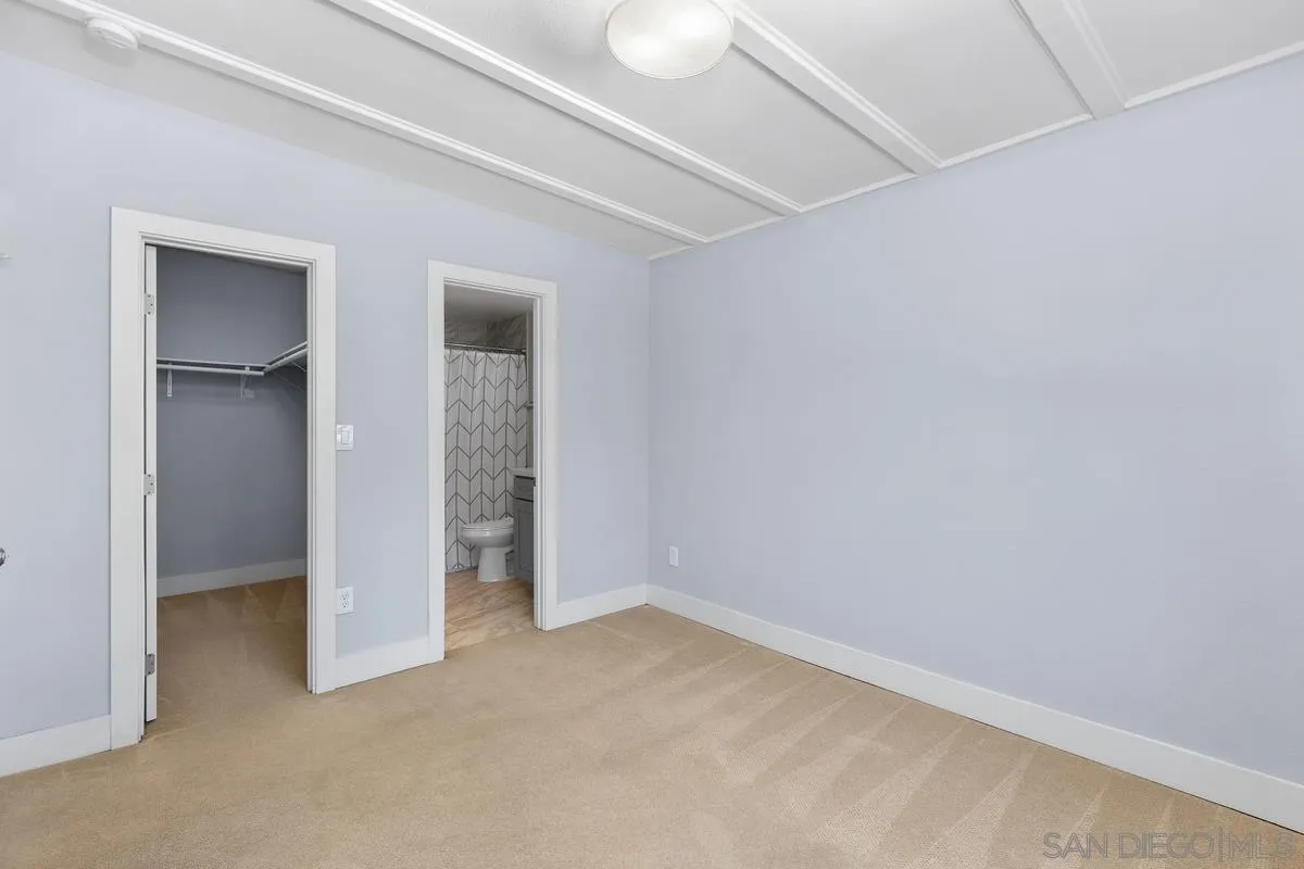 9956 Via Debbie