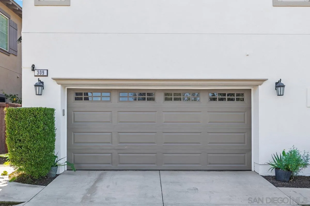 309 Ione Way