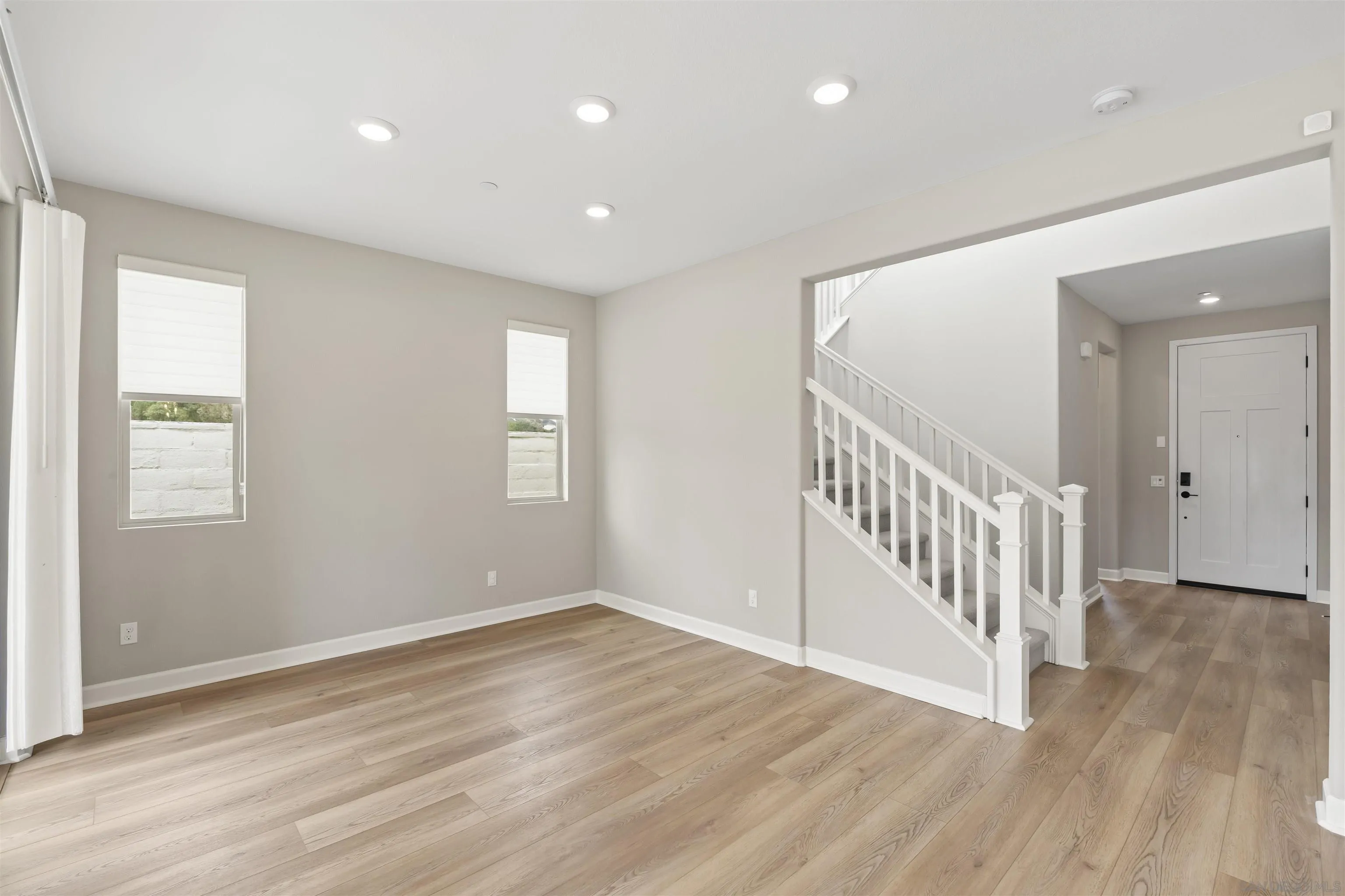1187 Barry Pl