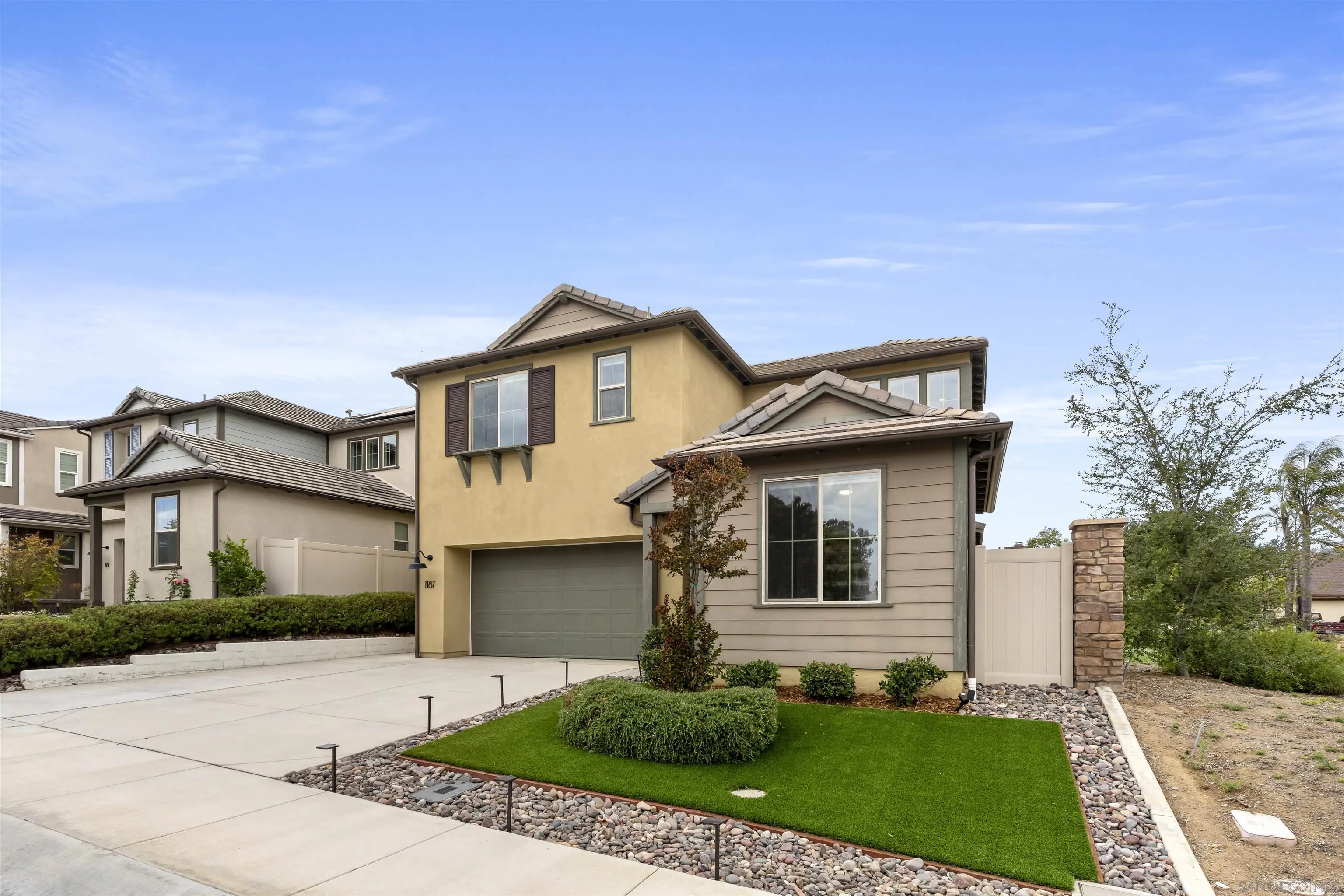 1187 Barry Pl