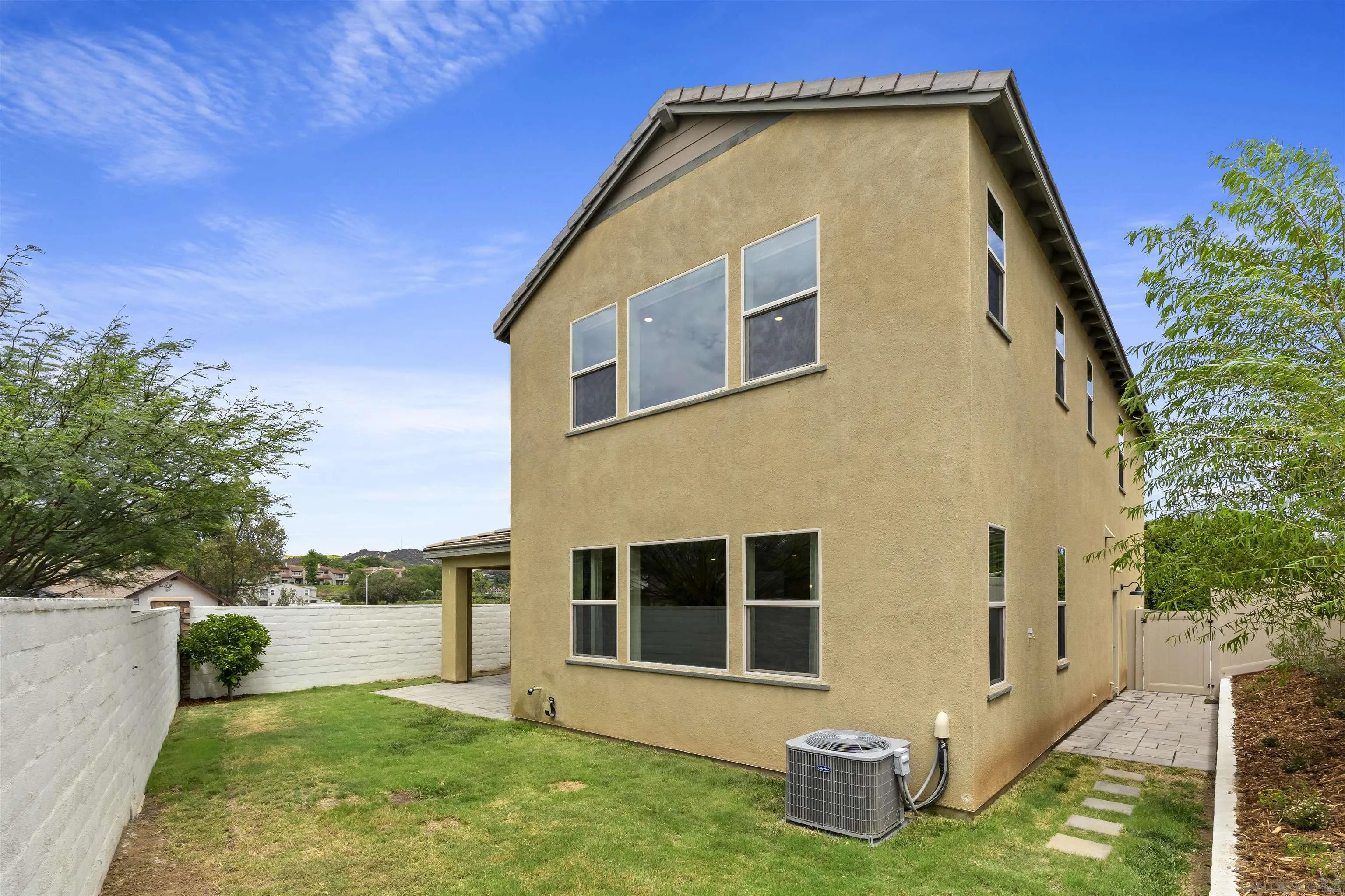 1187 Barry Pl
