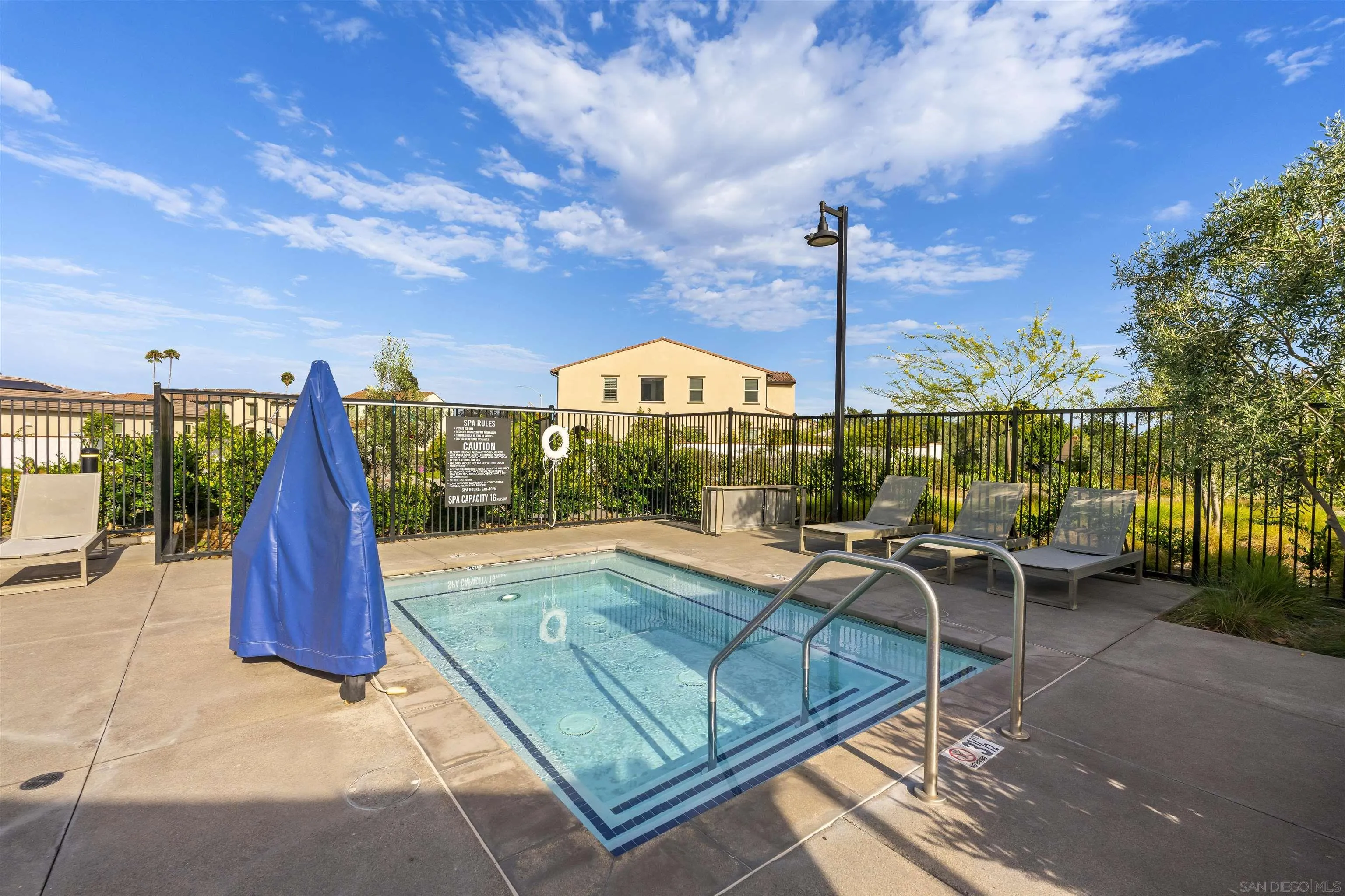 1187 Barry Pl