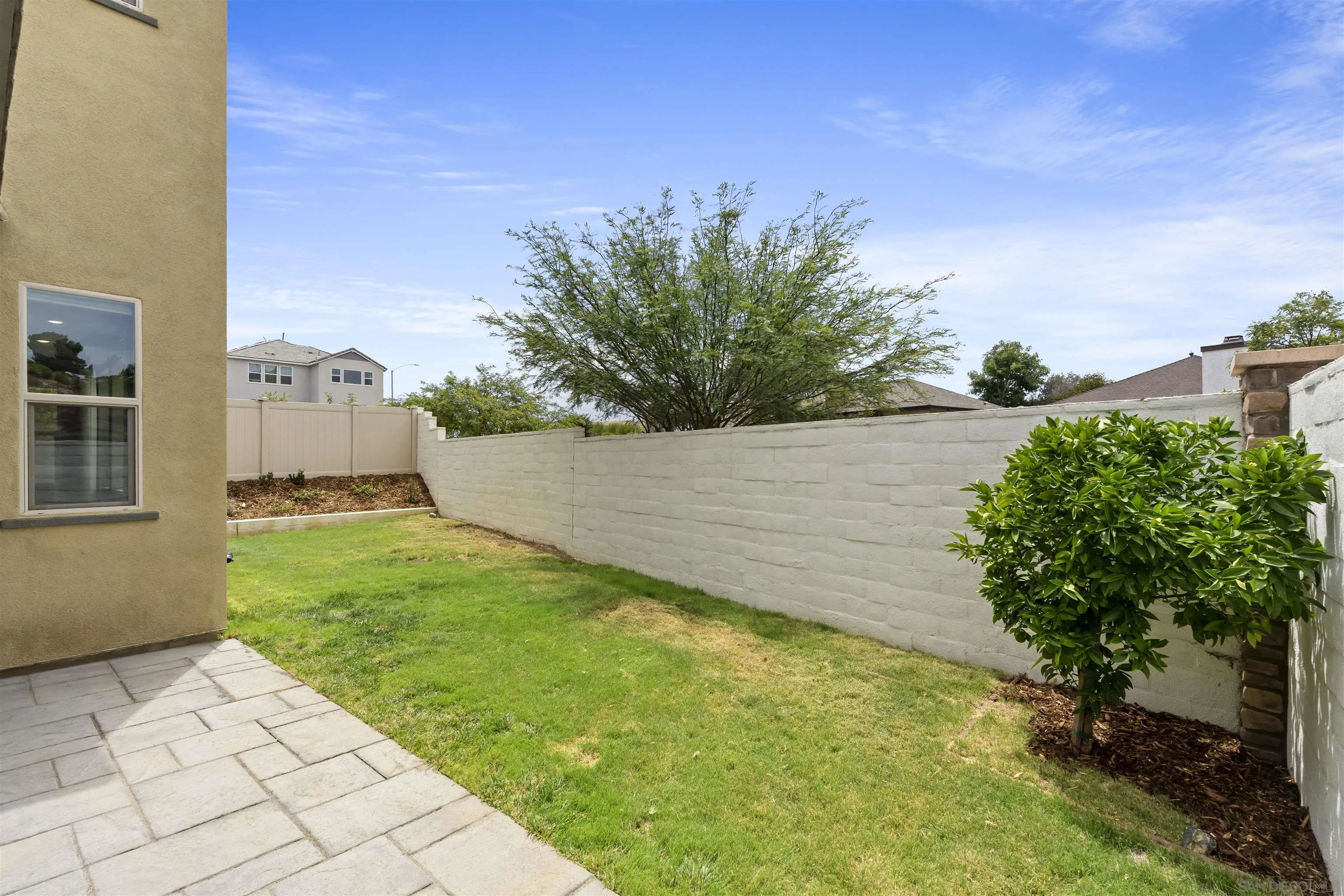 1187 Barry Pl