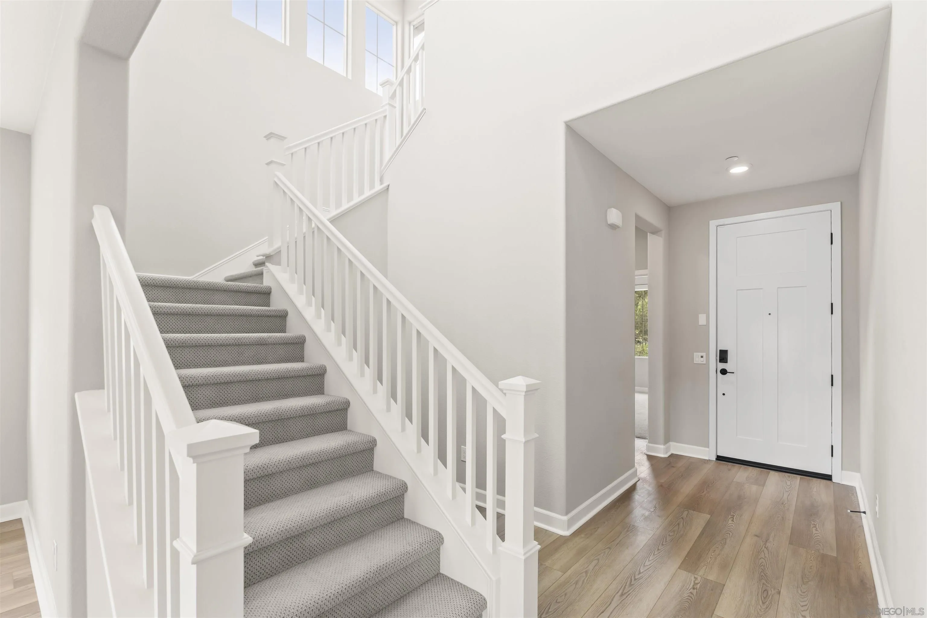 1187 Barry Pl