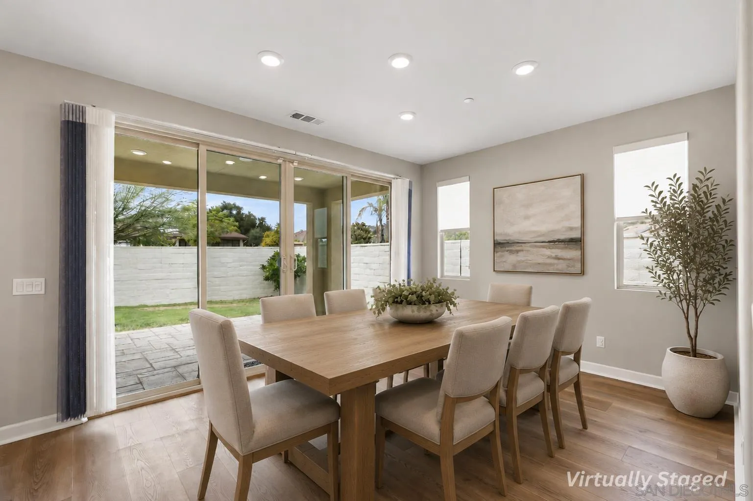 1187 Barry Pl
