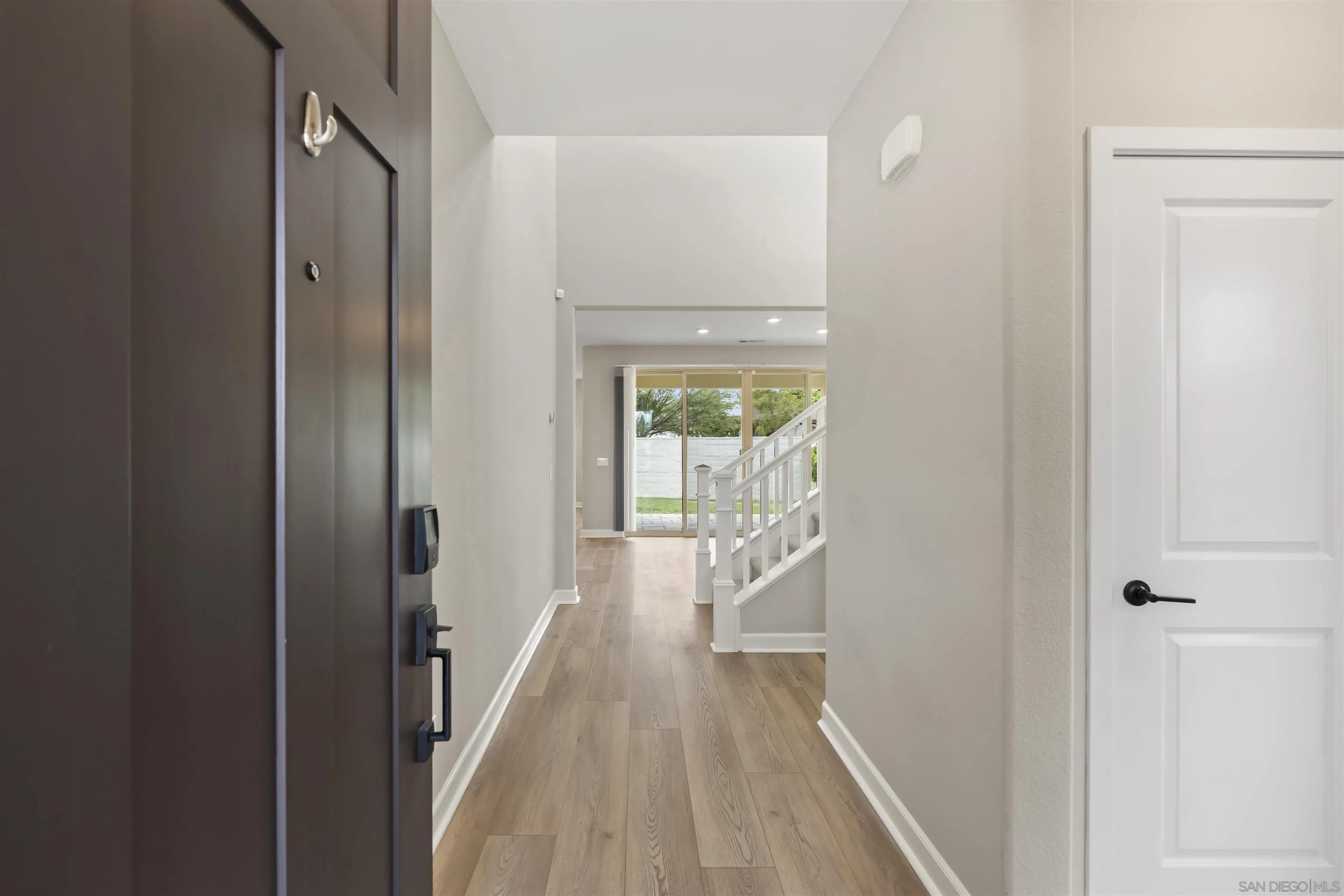 1187 Barry Pl