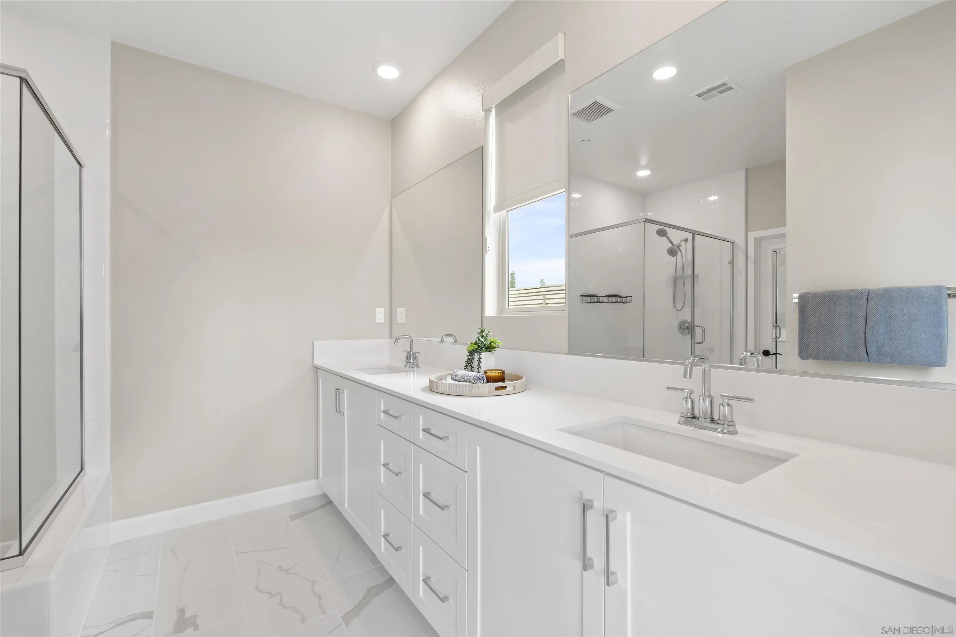 1187 Barry Pl