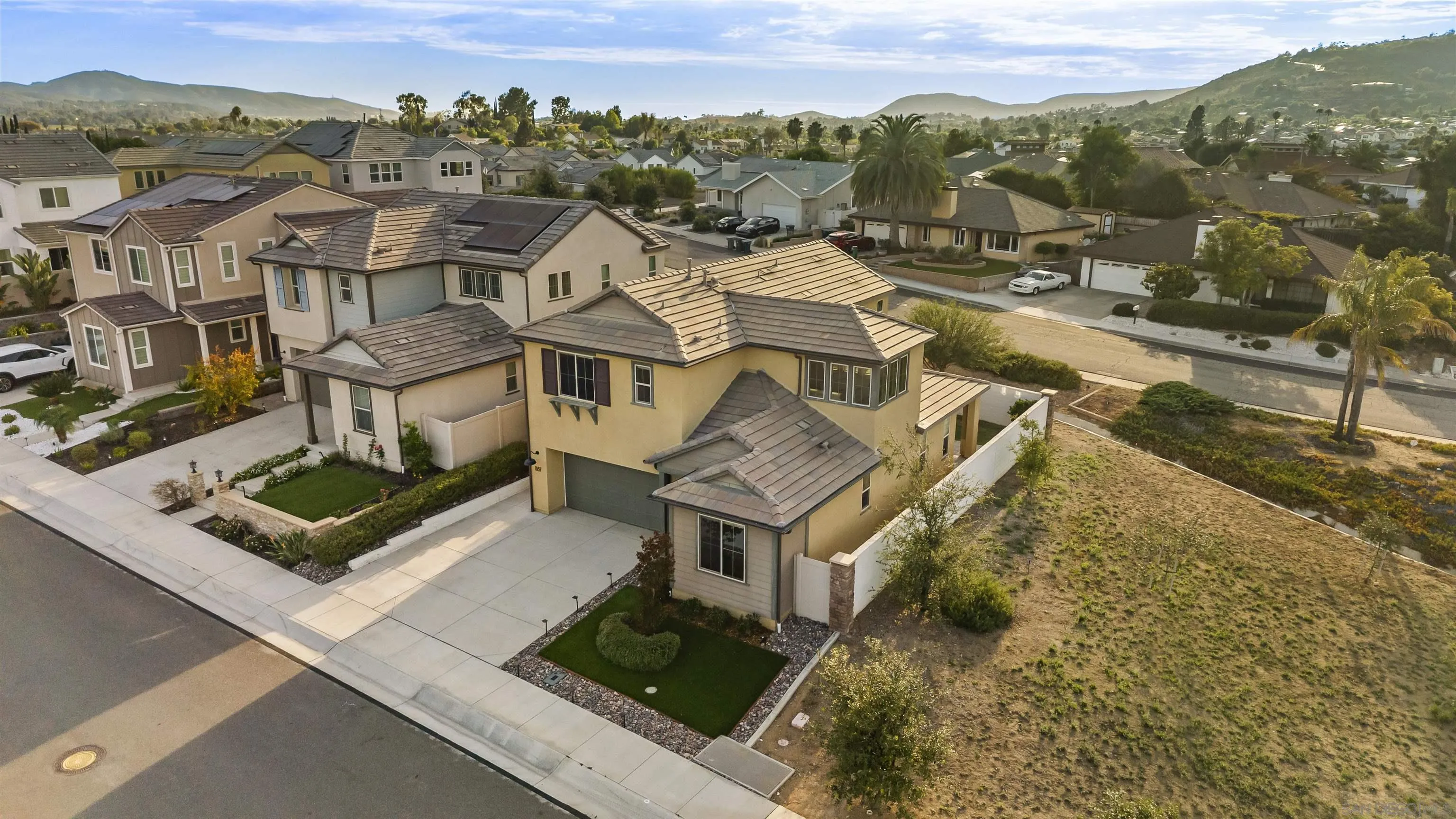 1187 Barry Pl
